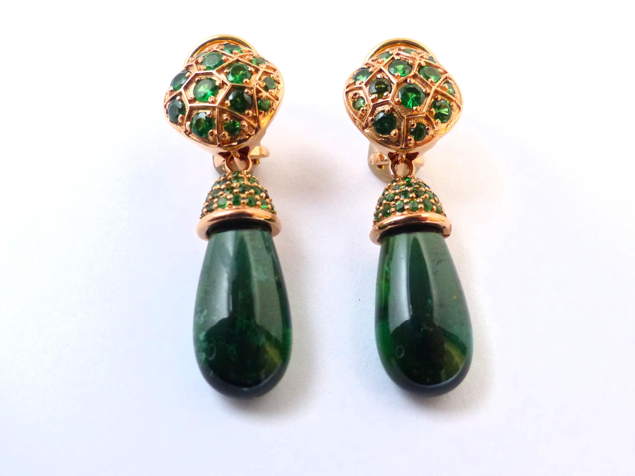 Boucles d'oreilles avec 2 briolettes de tourmaline verte 33,25 c. et 96 tsavorites vertes 2,26 c. Neuf - En vente à Idar-Oberstein, DE