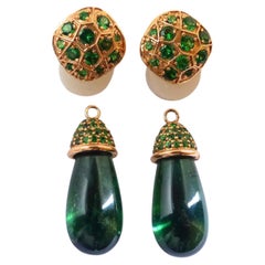 Ohrringe mit 2 grünen Turmalin-Brioletts 33,25 c. und 96 grünen Tsavoriten 2,26 c.