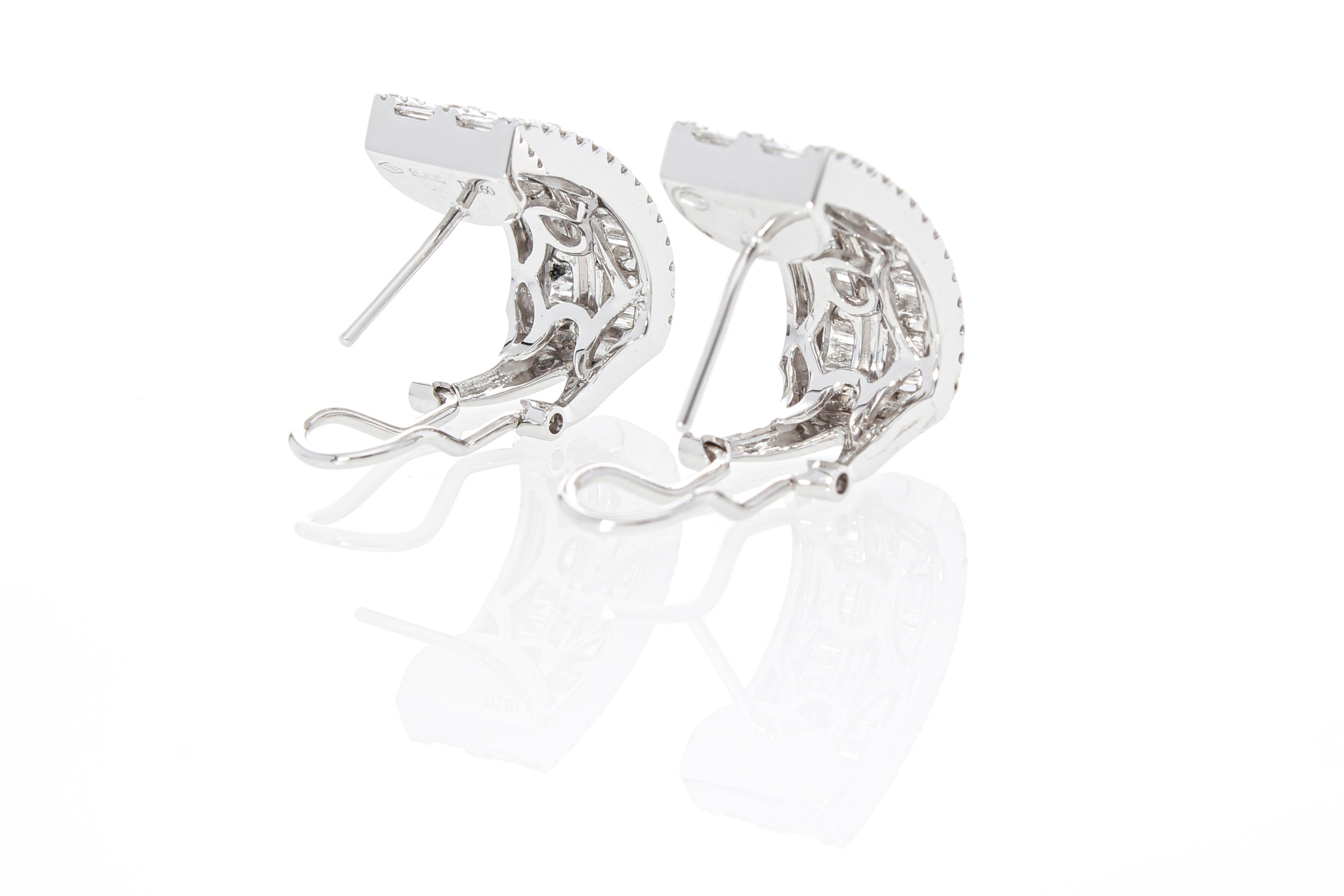 Earrings with 2.60 Ct of Baguette and Diamond Cut Diamonds, 18 Kt Gold For Sale 4