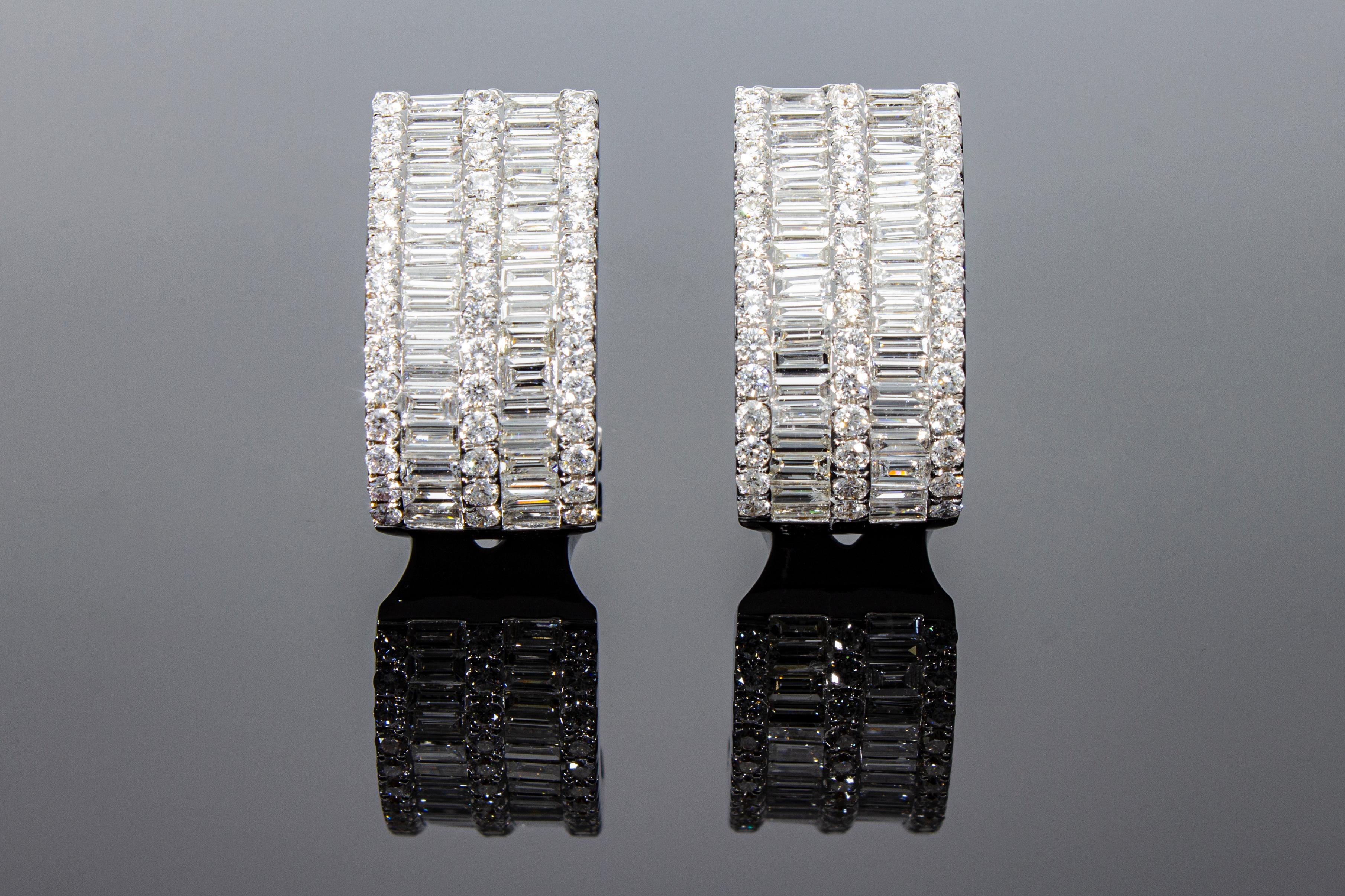 Modern Earrings with 2.60 Ct of Baguette and Diamond Cut Diamonds, 18 Kt Gold For Sale