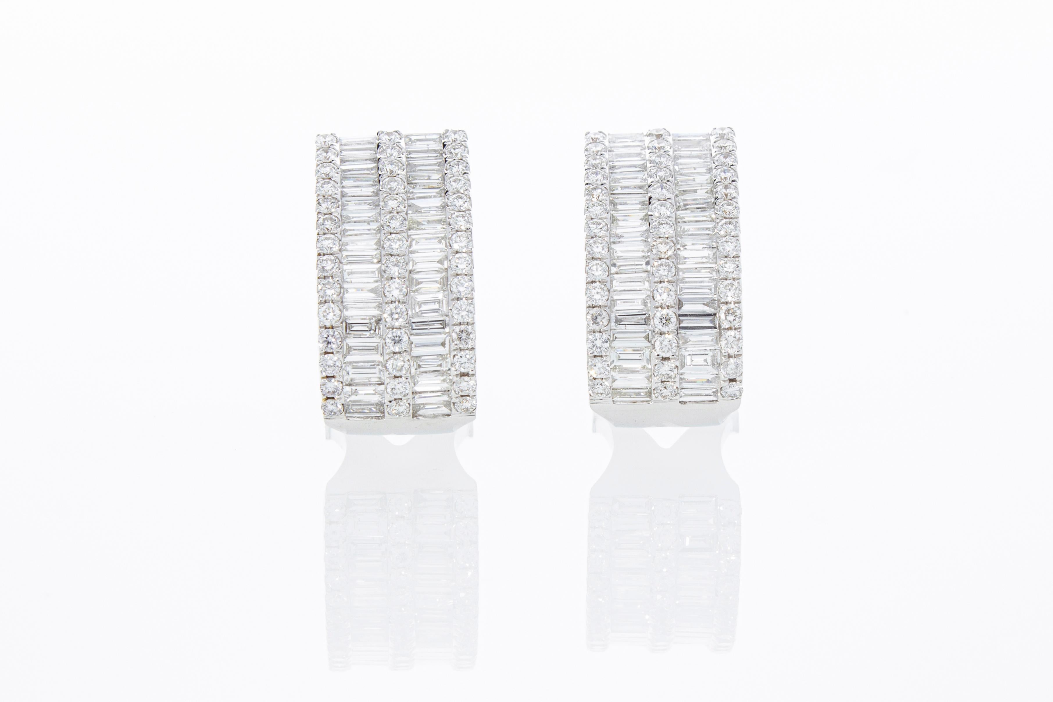 Earrings with 2.60 Ct of Baguette and Diamond Cut Diamonds, 18 Kt Gold For Sale 2