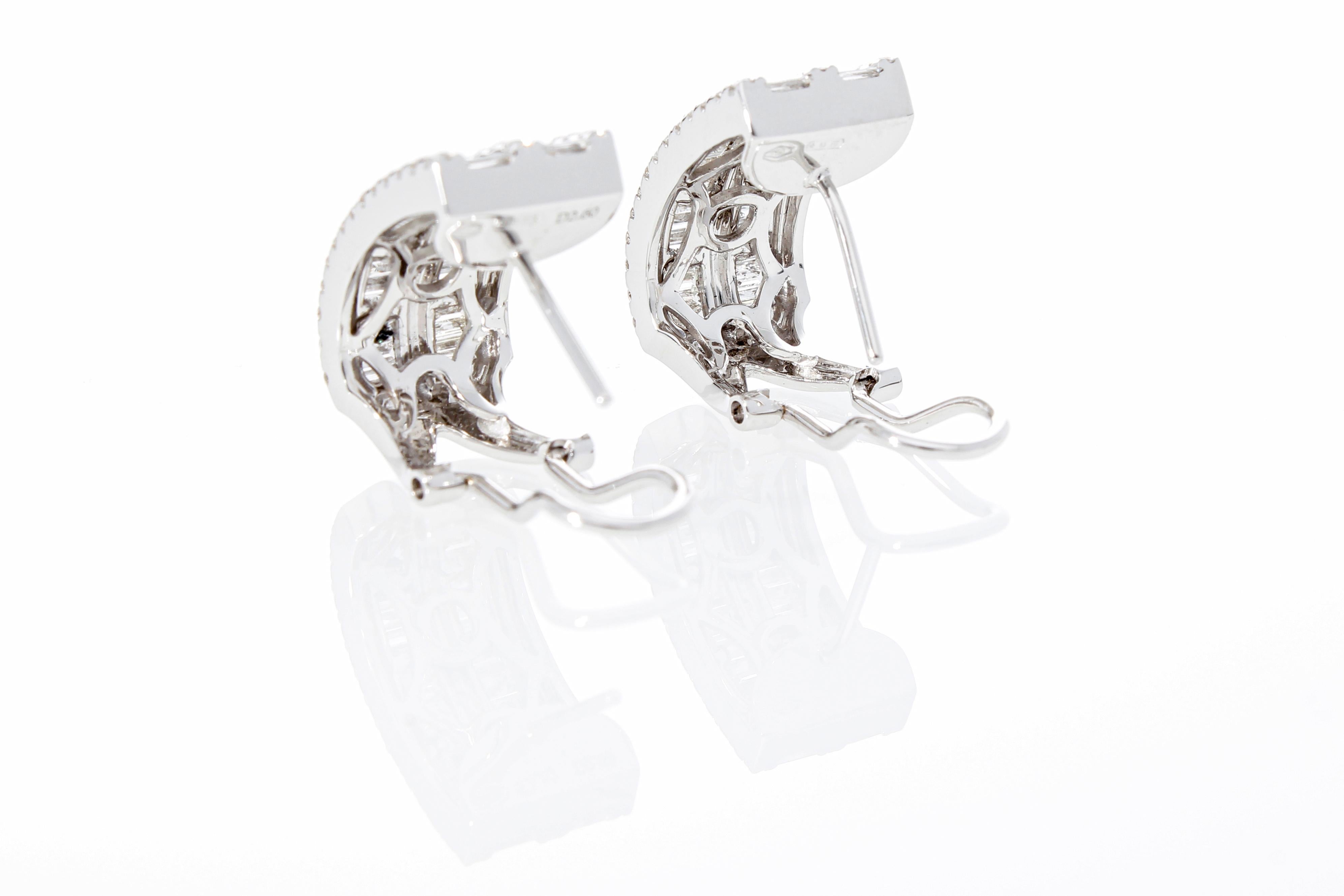 Earrings with 2.60 Ct of Baguette and Diamond Cut Diamonds, 18 Kt Gold For Sale 3