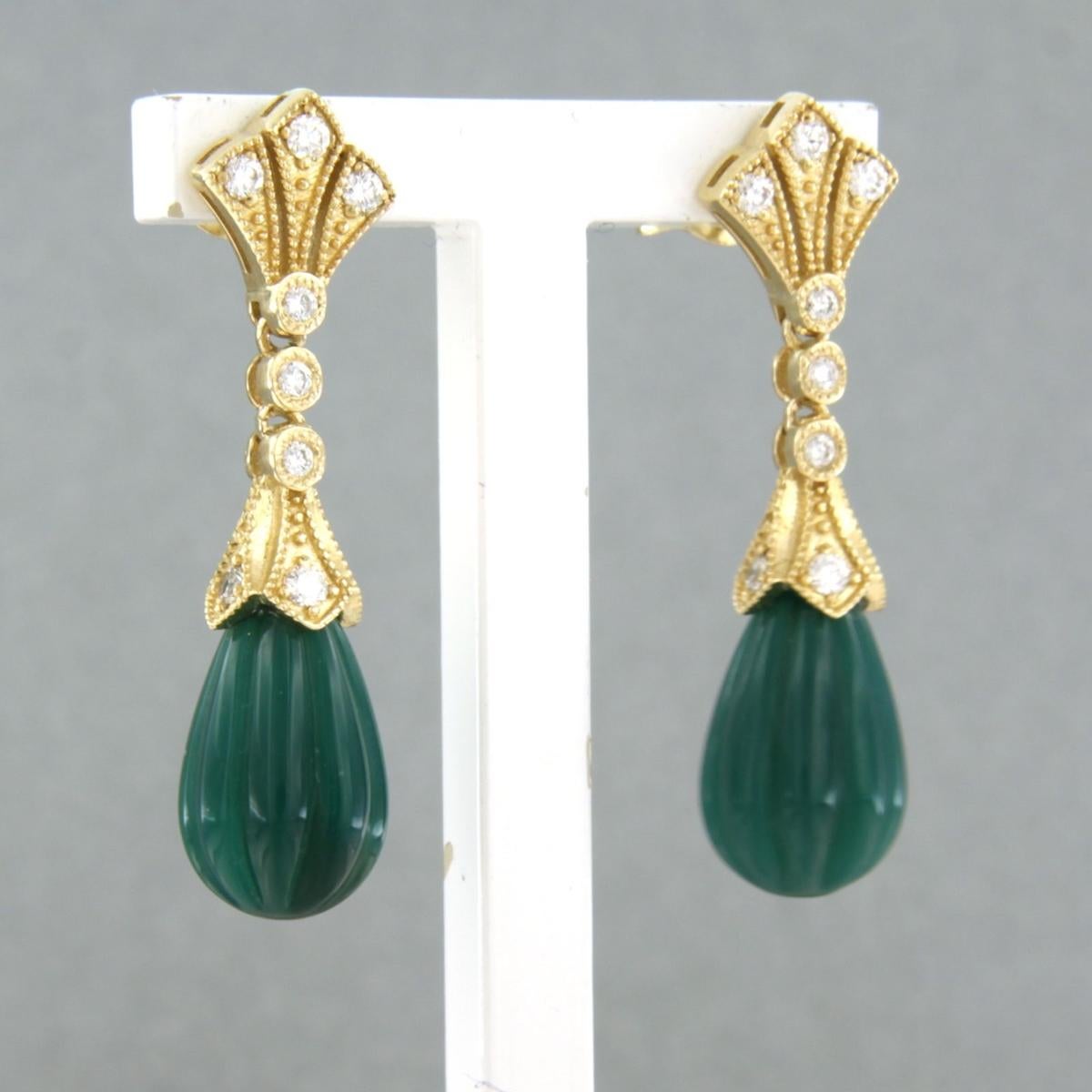 14k yellow gold earrings set with agate and single cut diamonds. 0.28ct – F/G – VS/SI

Detailed description:

the size of the earring is 3.0 cm high by 8.0 mm wide

Total weight 5.1 grams

set with

- 2 x 1.0 cm x 7.0 mm agate

color: green
purity: