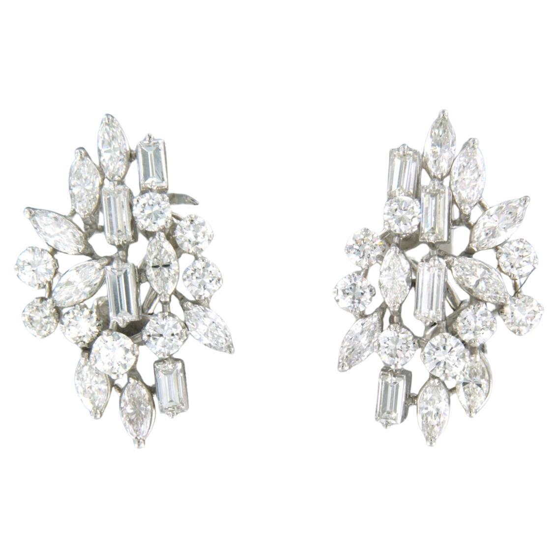 Boucles d'oreilles clip en platine 950Pt et or blanc 18k serties de diamants baguette, marquise et brillant. 7.50ct - F/G - VS/SI

Description détaillée :

La taille de la boucle d'oreille est de 3,0 cm de long sur 1,9 cm de large.

Poids 16,1