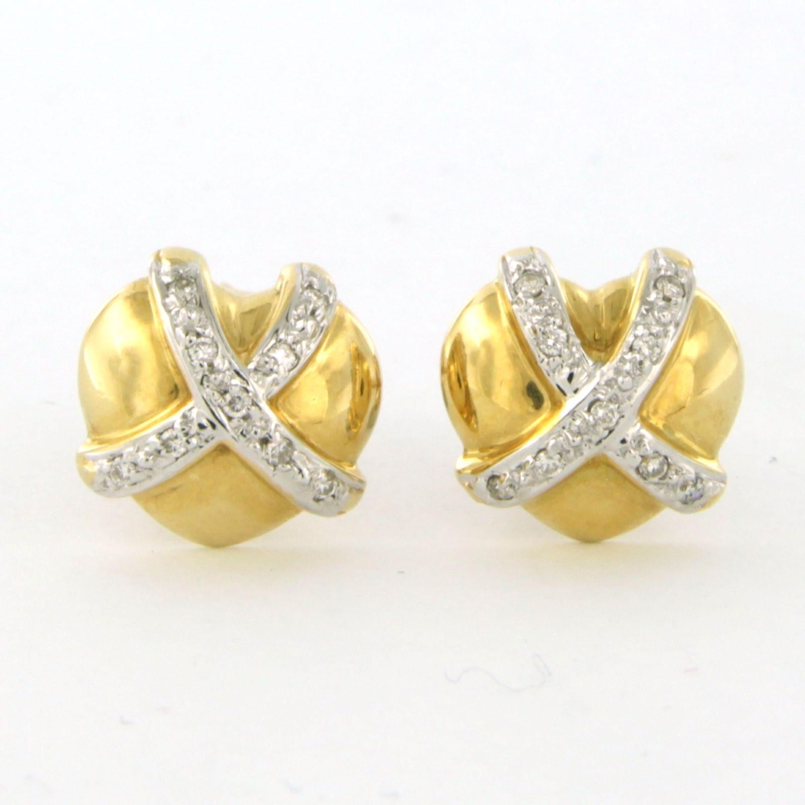 18k bicolour gold earrings set with brilliant cut diamonds up to approx. 0.10 ct - F/G - VS/SI

detailed description:

the size of the earring is 1.1 cm high and 1.1 cm wide

Total weight 4.2 grams

set with

- 18 x 1.0 mm brilliant cut diamond