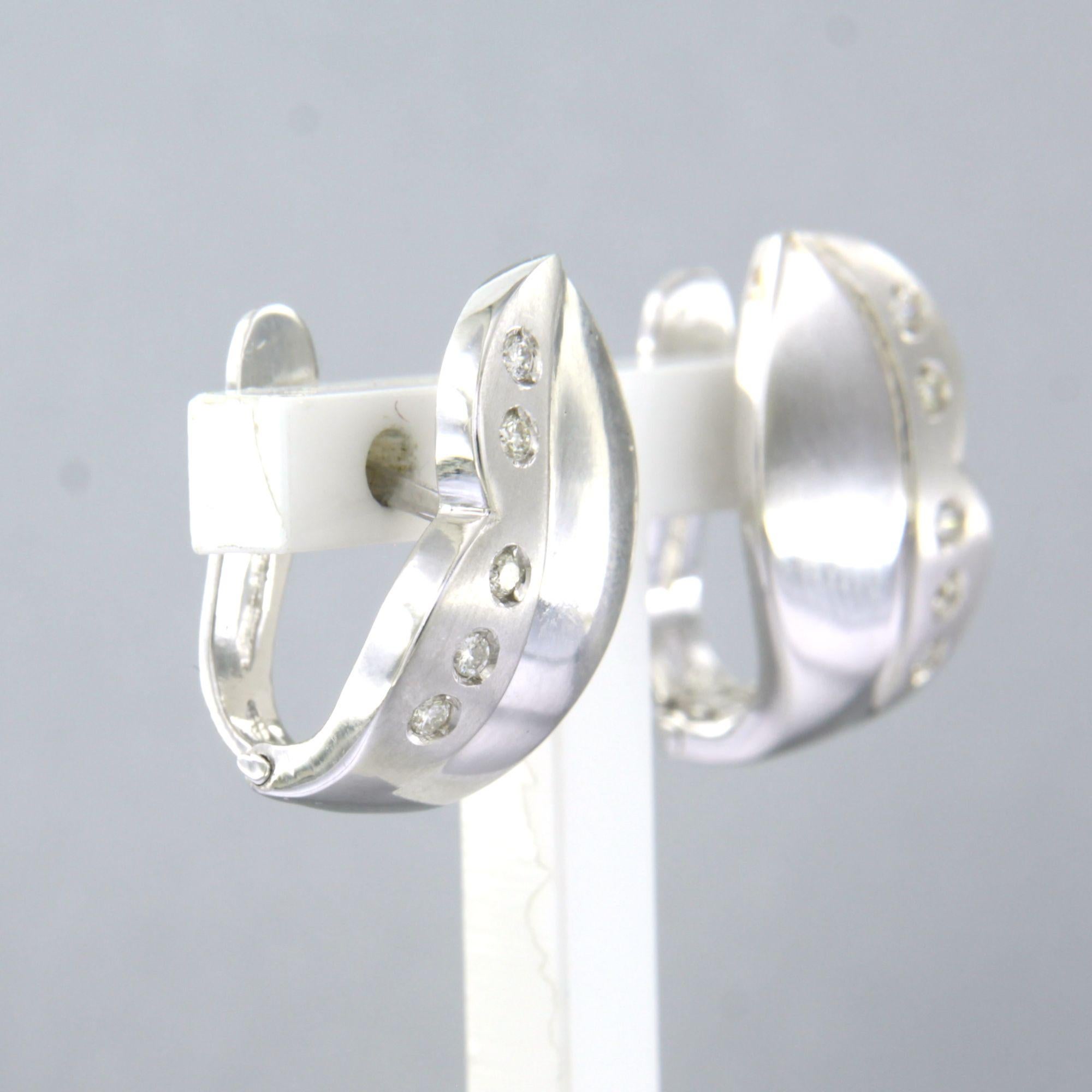 Boucles d'oreilles avec diamants taille brillant jusqu'à 0,15ct Or 18k 5,0 grammes Excellent état - En vente à The Hague, ZH