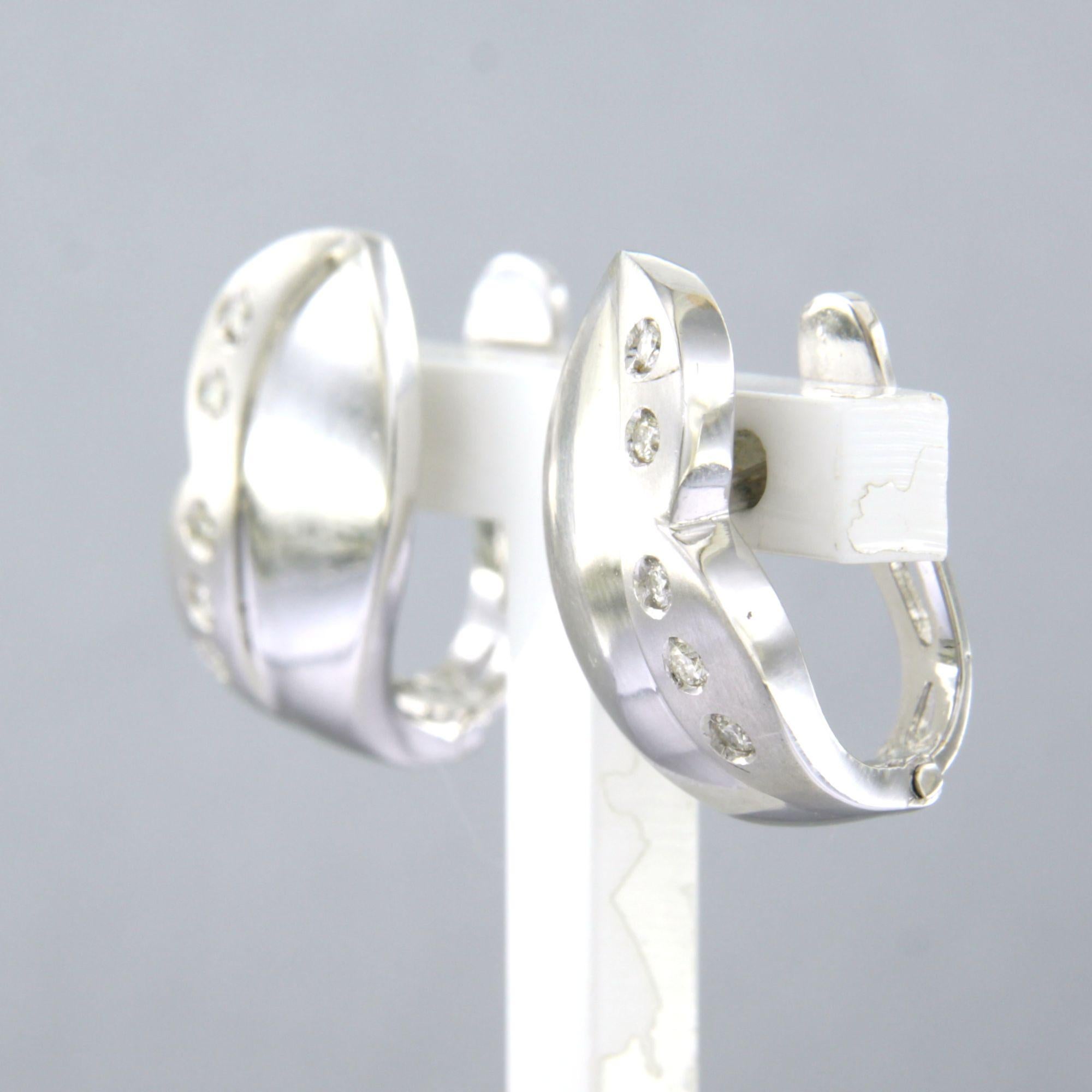 Boucles d'oreilles avec diamants taille brillant jusqu'à 0,15ct Or 18k 5,0 grammes en vente 1