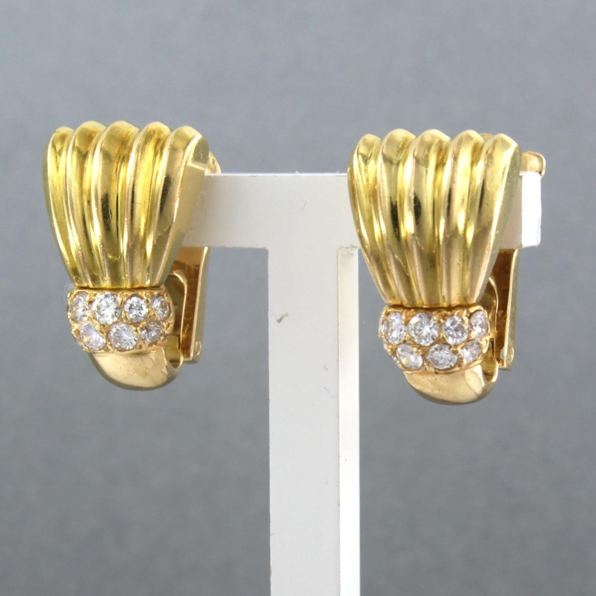 Boucles d'oreilles avec diamants taille brillant jusqu'à 0,50 ct Or jaune 18k Excellent état - En vente à The Hague, ZH