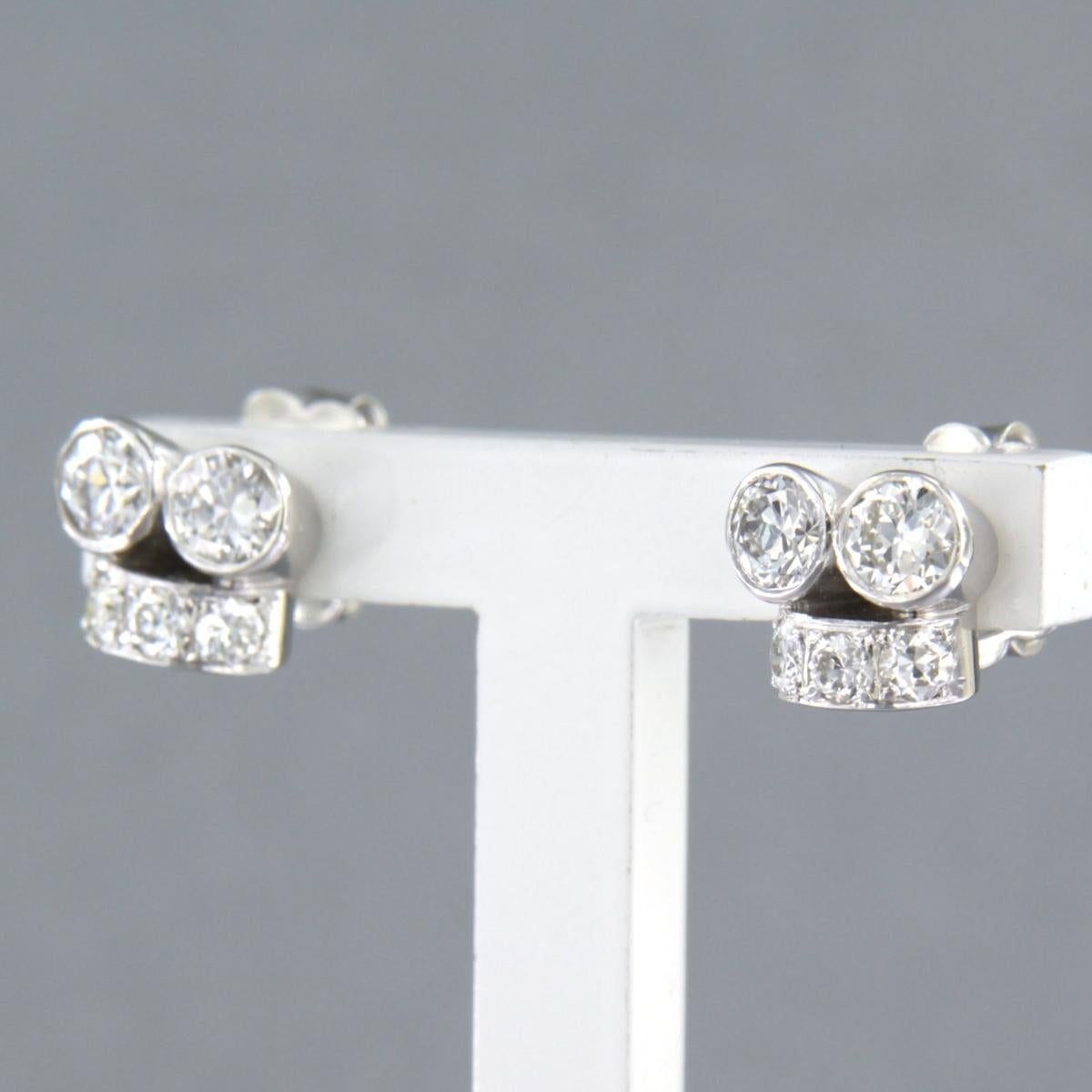 Boucles d'oreilles avec diamants taille brillant jusqu'à 0,60ct Or blanc 18k 3,8 grammes Excellent état - En vente à The Hague, ZH
