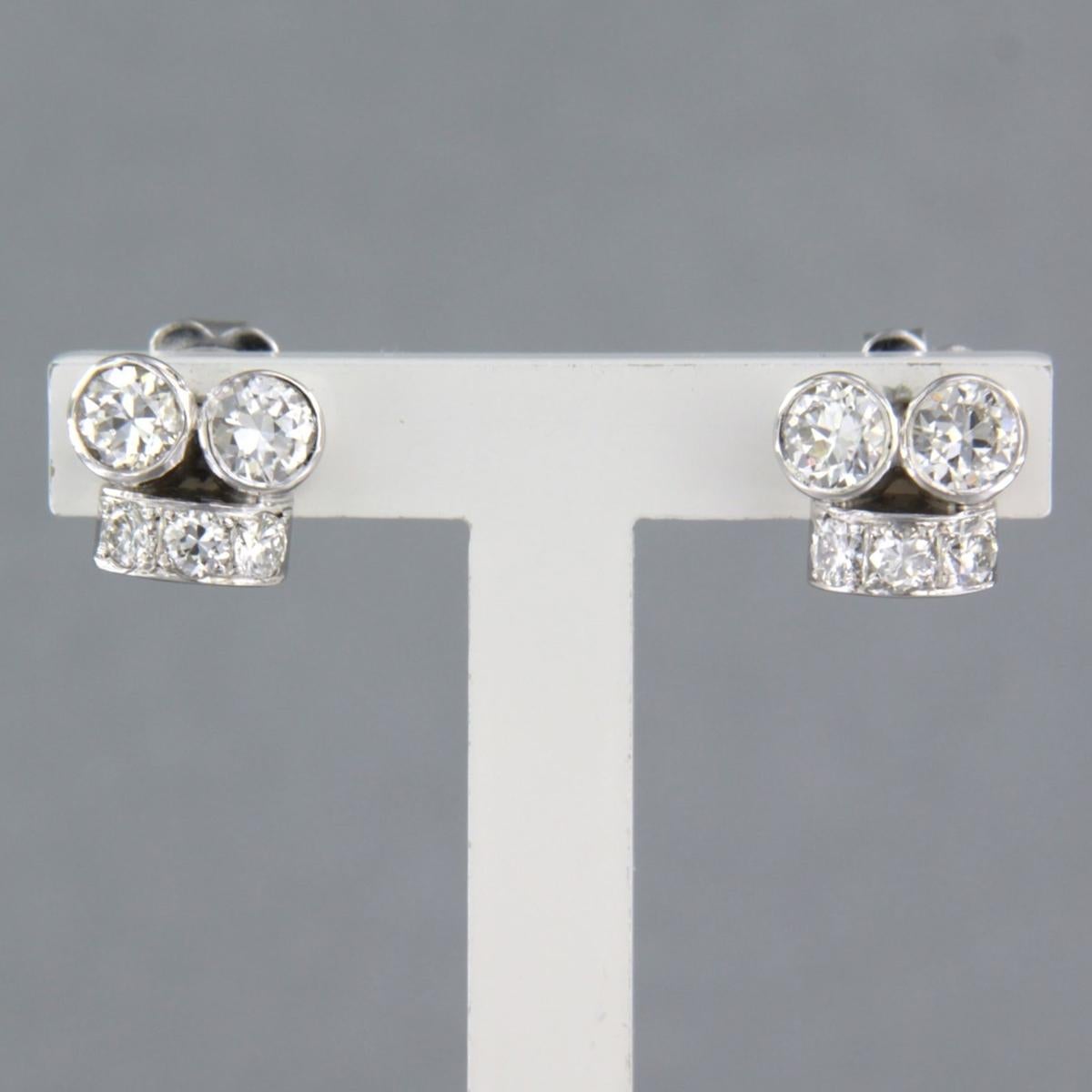 Boucles d'oreilles avec diamants taille brillant jusqu'à 0,60ct Or blanc 18k 3,8 grammes en vente 1