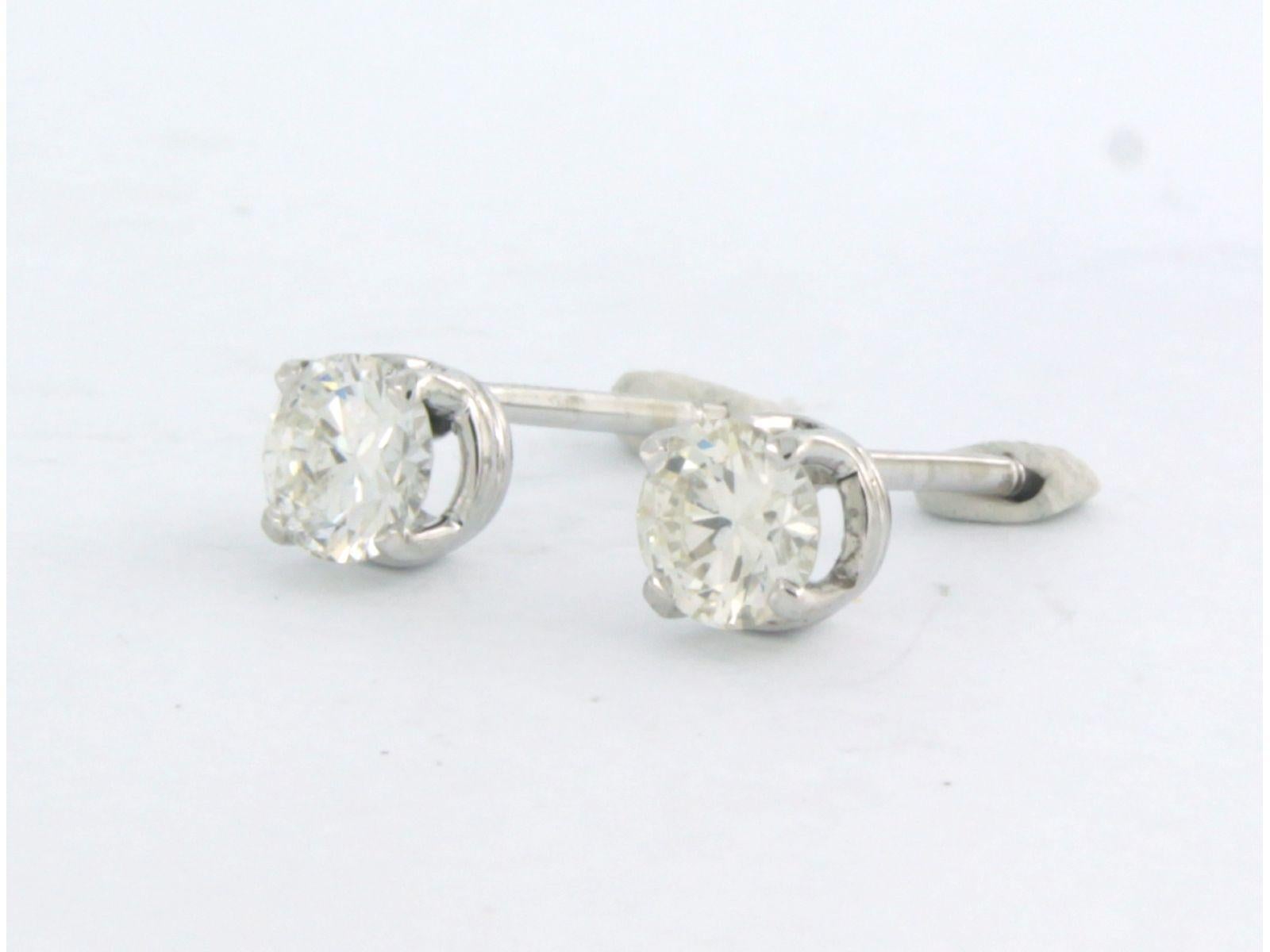 Moderne Boucles d'oreilles avec diamants taille brillant jusqu'à 0,98ct Or blanc 14k 1,4 grammes en vente