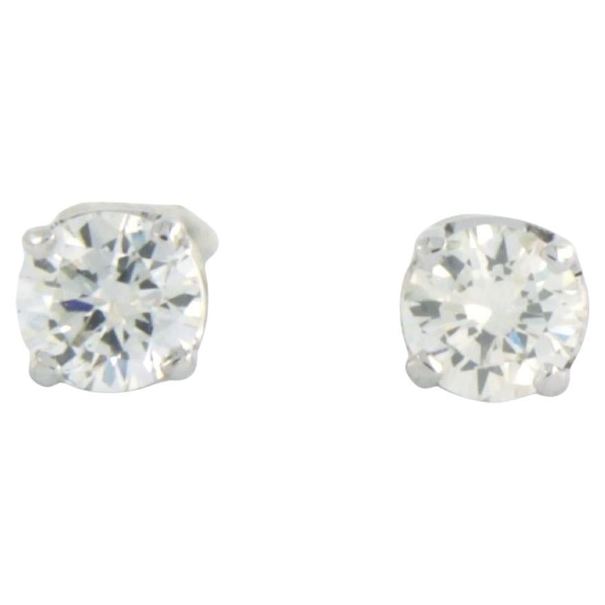 Orecchini con diamanti a taglio brillante fino a 0,98 carati in oro bianco 14k da 1,4 grammi