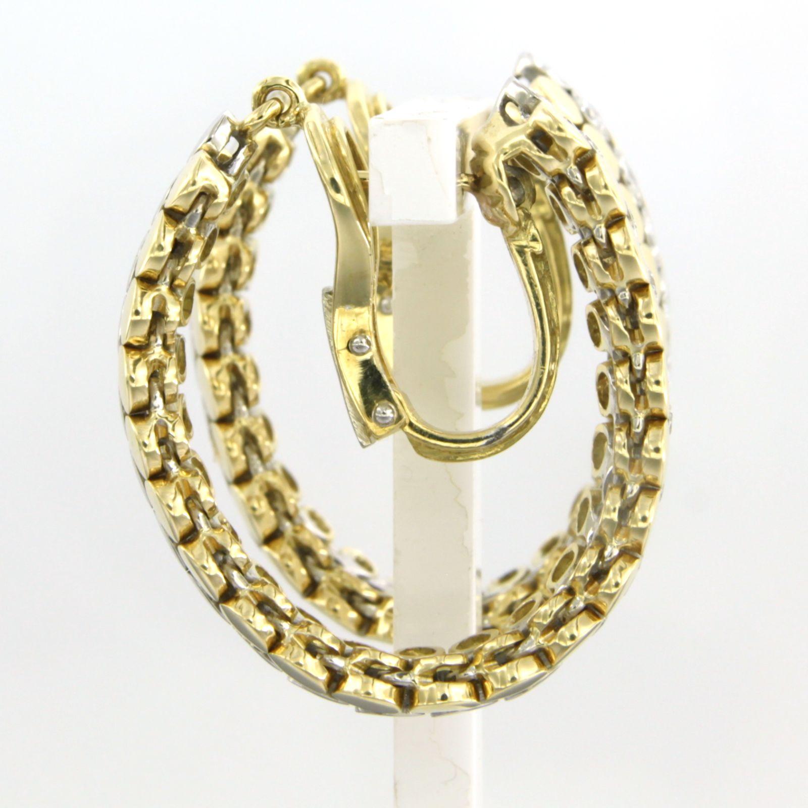 18k bicolor gold earrings set with brilliant-cut diamonds up to 1.00 ct - F/G - VS/SI

Detailed description:

The earrings are 2.9 cm long and 8.7 mm wide.

Weight: 24.0 grams

Set with:

- 18 x 2.4 mm brilliant-cut diamonds totaling approximately