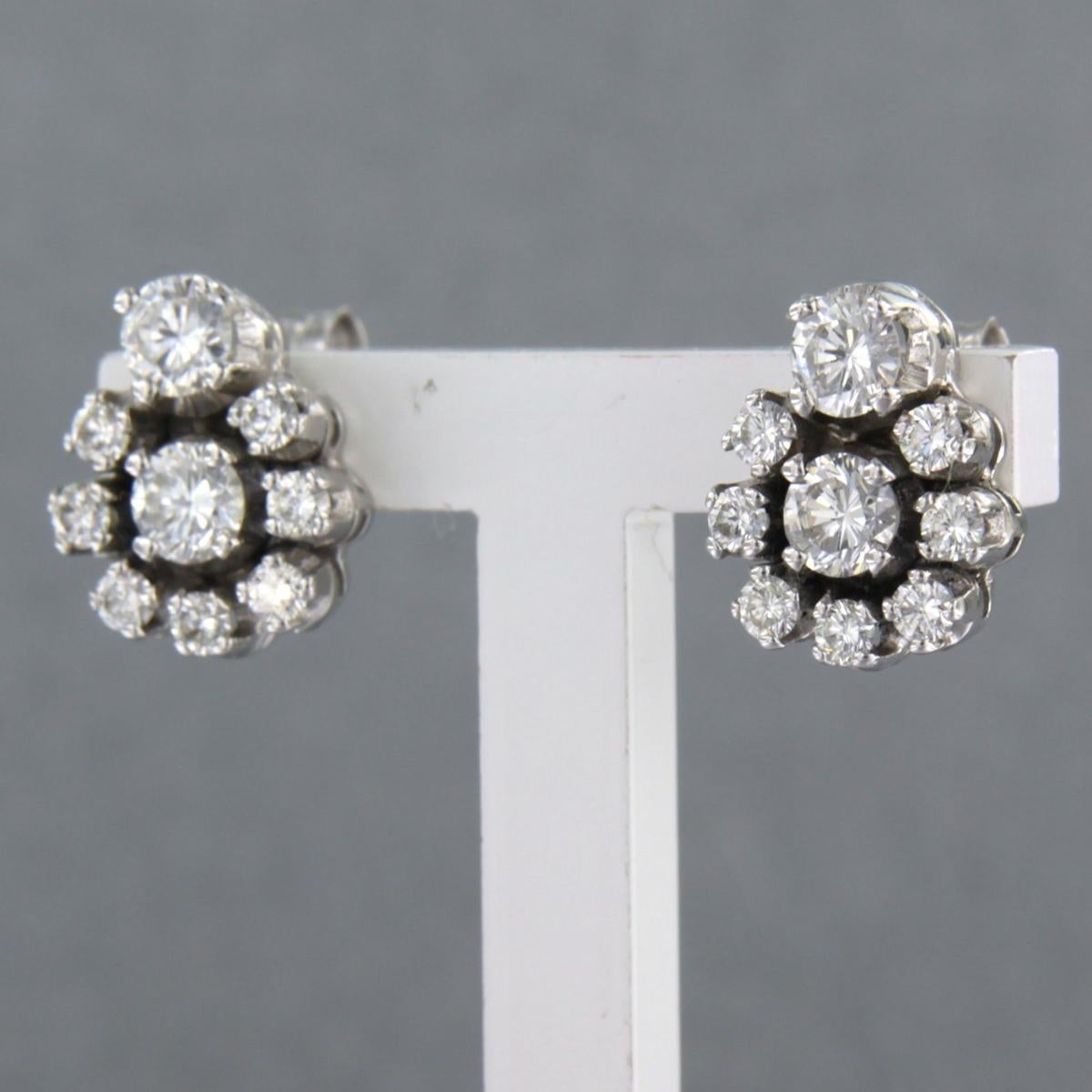 Boucles d'oreilles avec diamants taille brillant jusqu'à 1.30ct - 3.9 grammes - or blanc 14k Pour femmes en vente