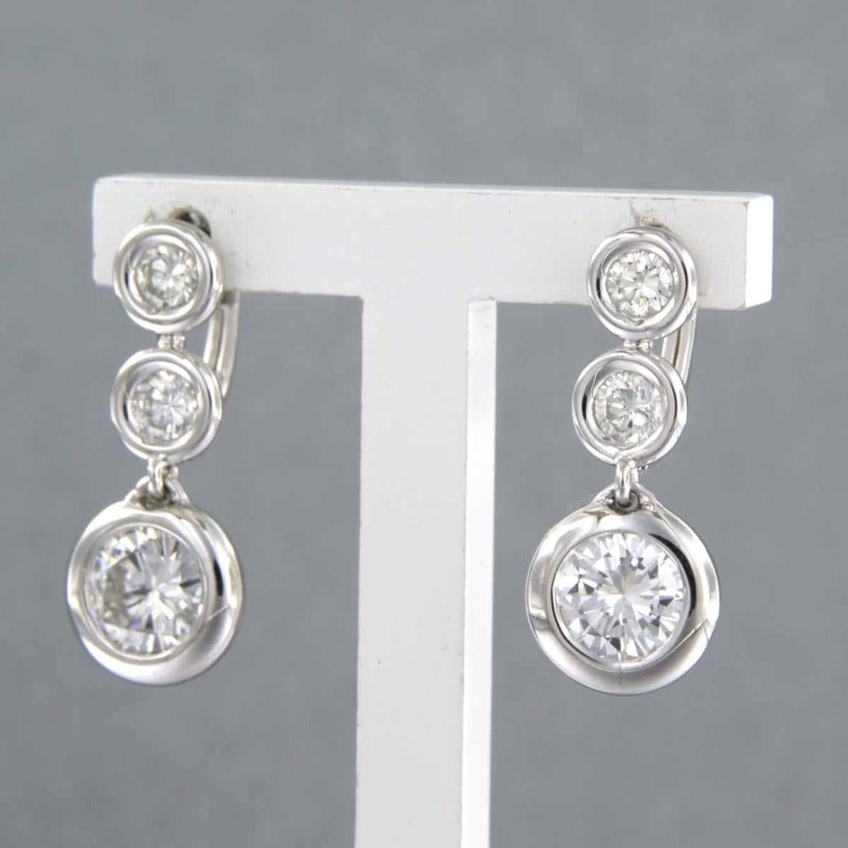 Boucles d'oreilles avec diamants taille brillant jusqu'à 1,80ct or 14k 3,8 grammes Excellent état - En vente à The Hague, ZH