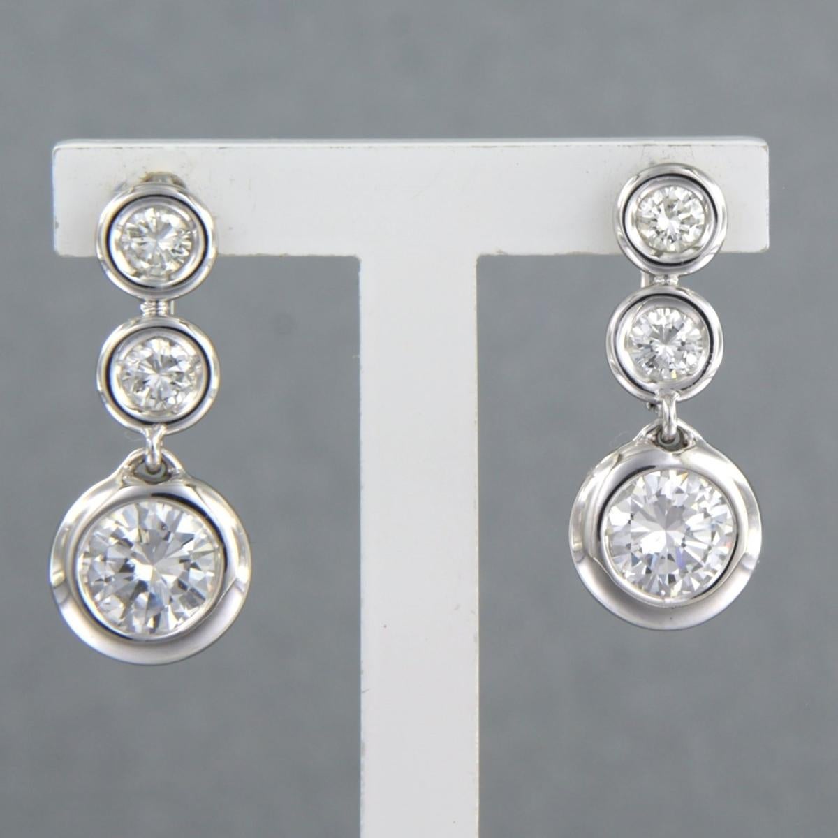 Boucles d'oreilles avec diamants taille brillant jusqu'à 1,80ct or 14k 3,8 grammes en vente 1