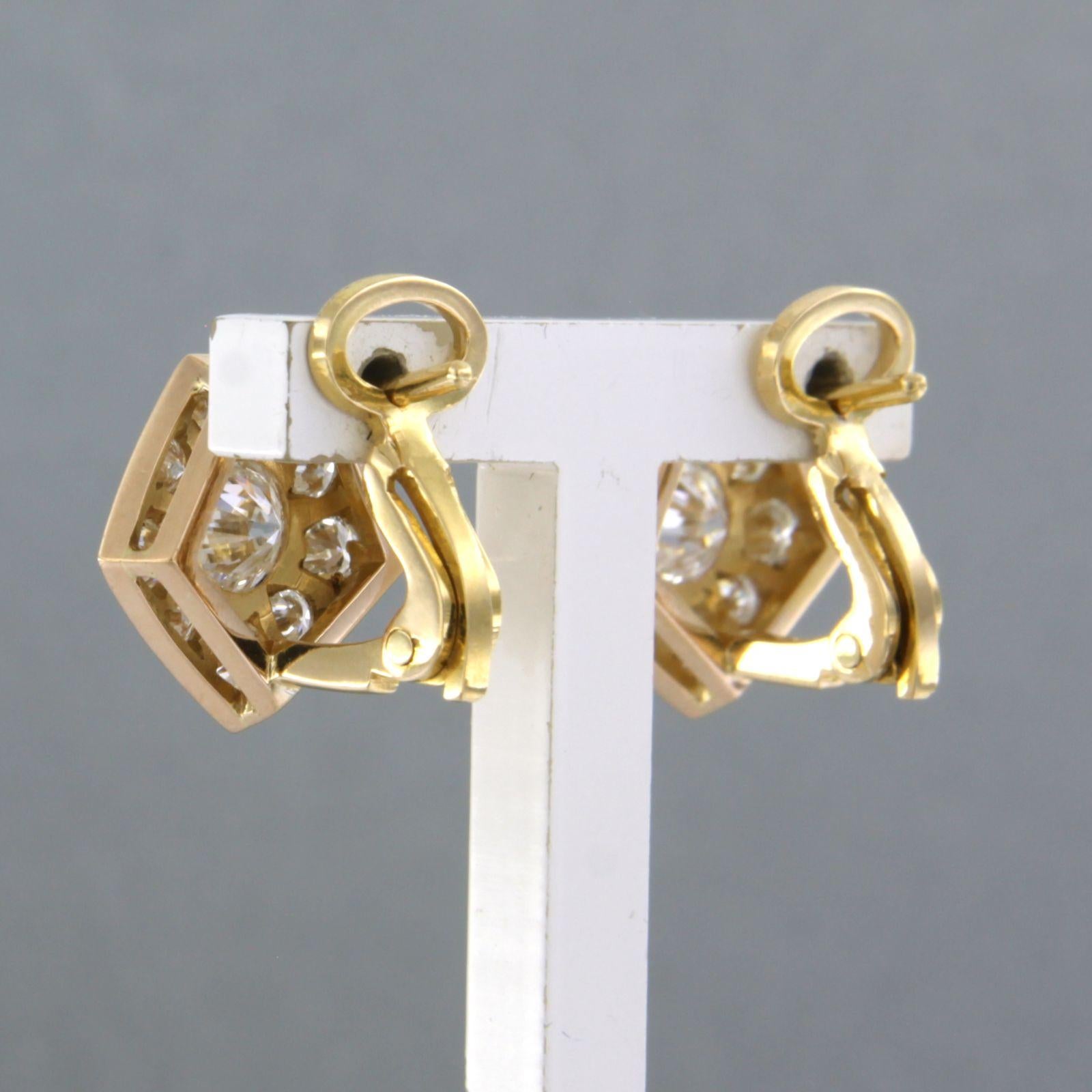 Pendientes con diamantes talla brillante de hasta 2,00 ct Oro de 18k 4,8 gramos en Excelente estado para la venta en The Hague, ZH