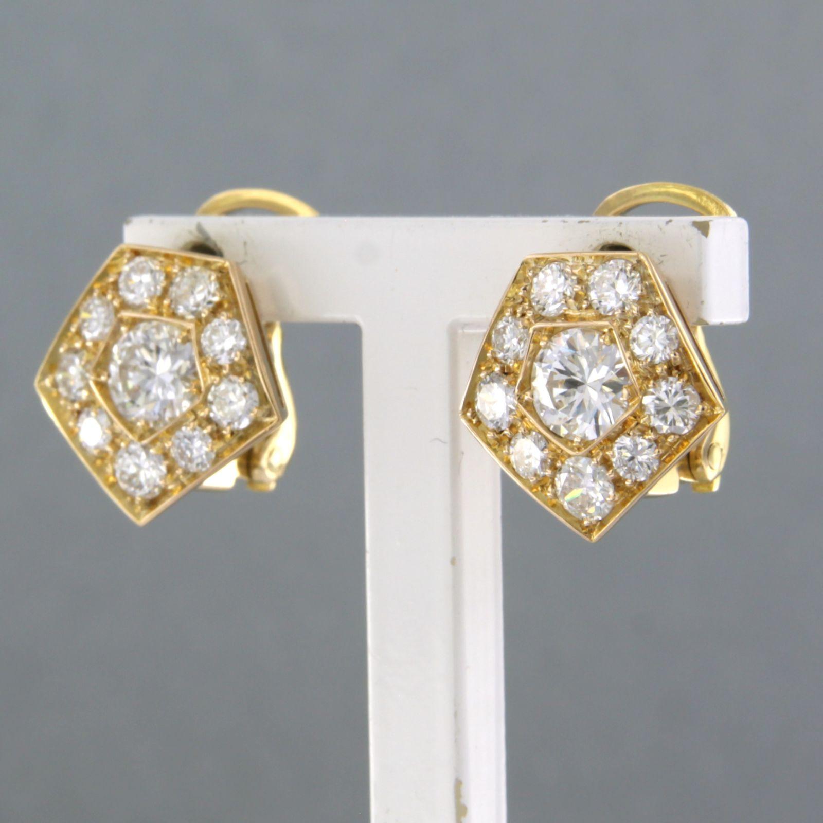 Earrings with brilliant cut diamonds up to 2.00ct 18k yellow gold 4.8 grams In Excellent Condition For Sale In The Hague, ZH