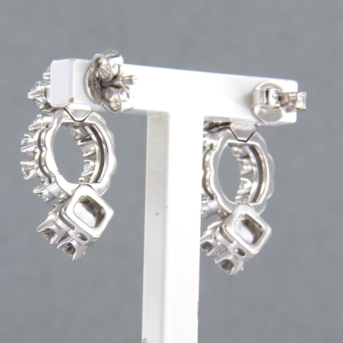Moderne Boucles d'oreilles avec diamants taille brillant jusqu'à 2.00ct 7.2 grammes Or blanc 18k en vente