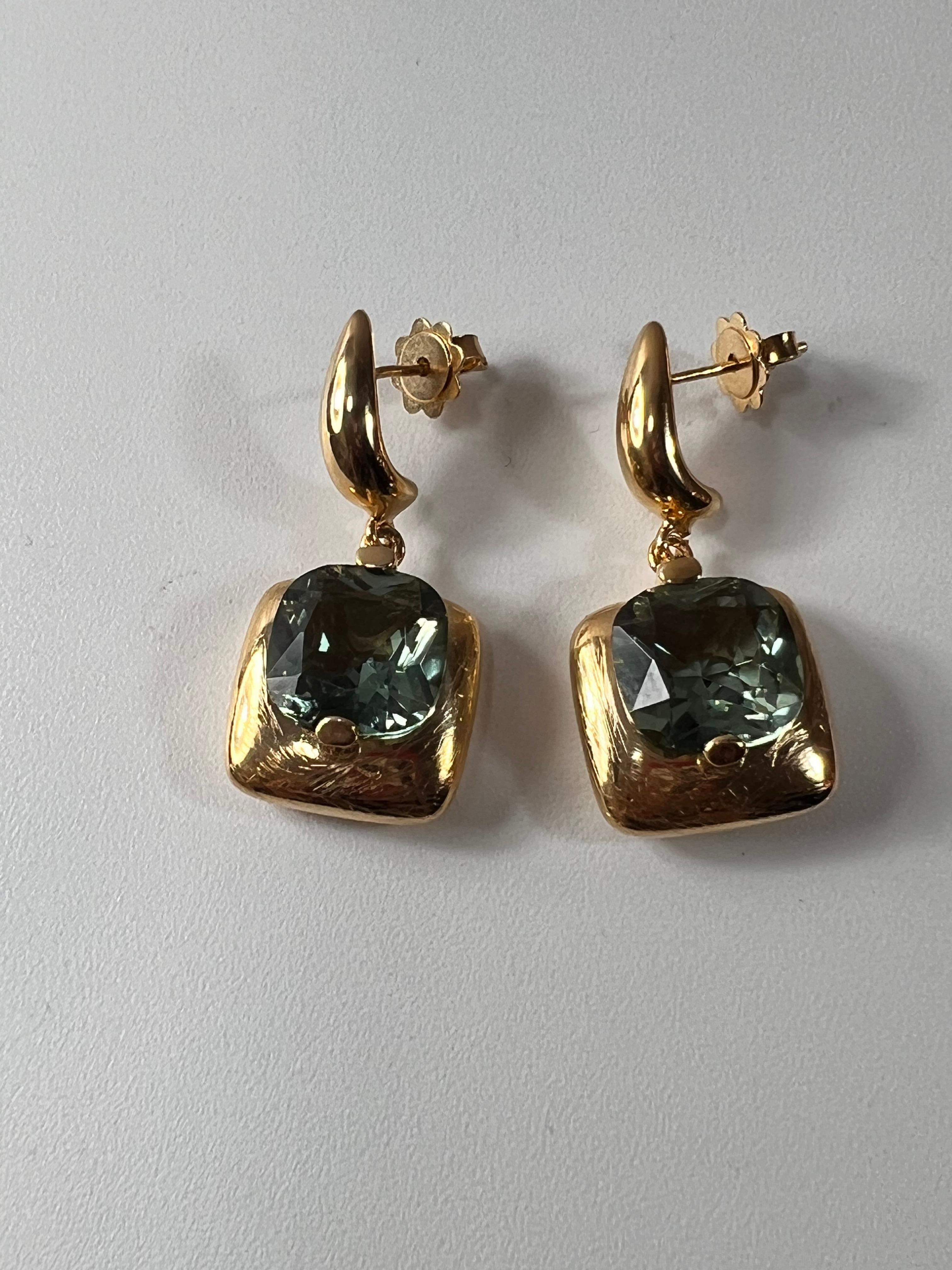 Brilliant Cut  Earrings with carré cut quartz stone in gold plated silver cognac finish For Sale