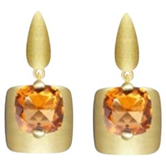  Earrings with carré cut quartz stone in gold plated silver cognac finish