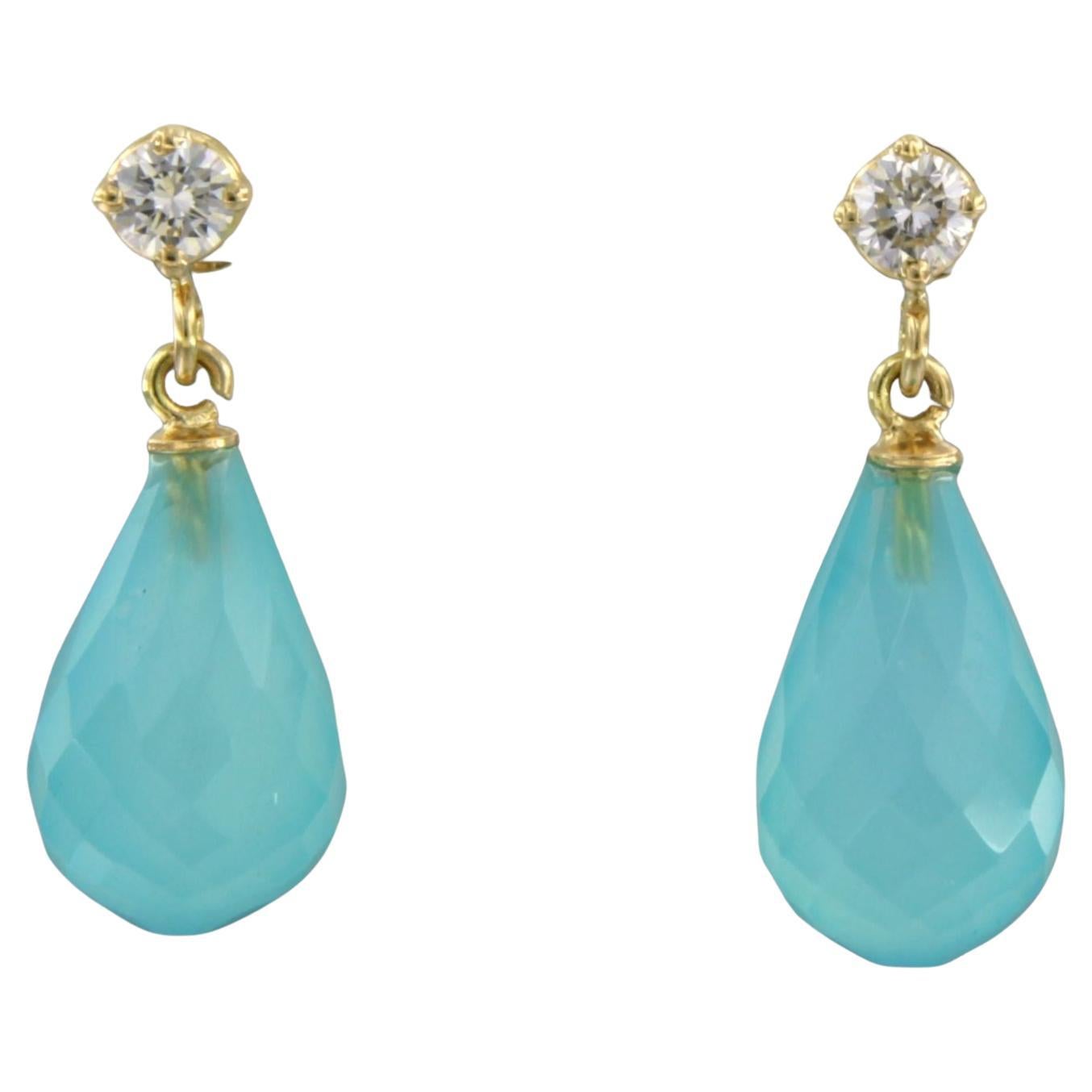 Ohrringe mit Chalzedon und Diamanten im Brillantschliff von bis zu 0,26 ct aus 18 Karat Gold