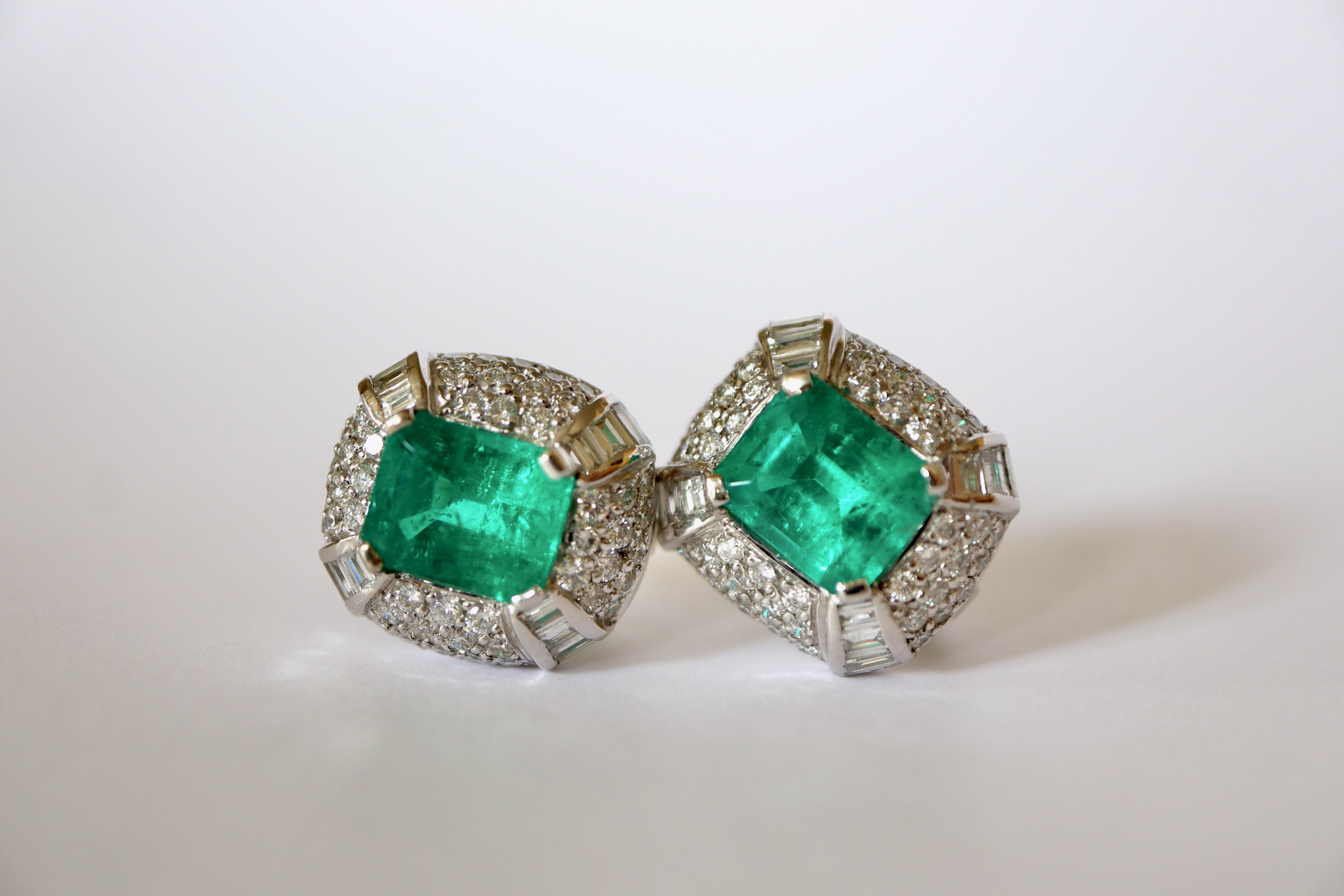 Earrings with Colombia Emeralds 6.15 Carats Diamonds 2.43 carats clip-on earring For Sale 9