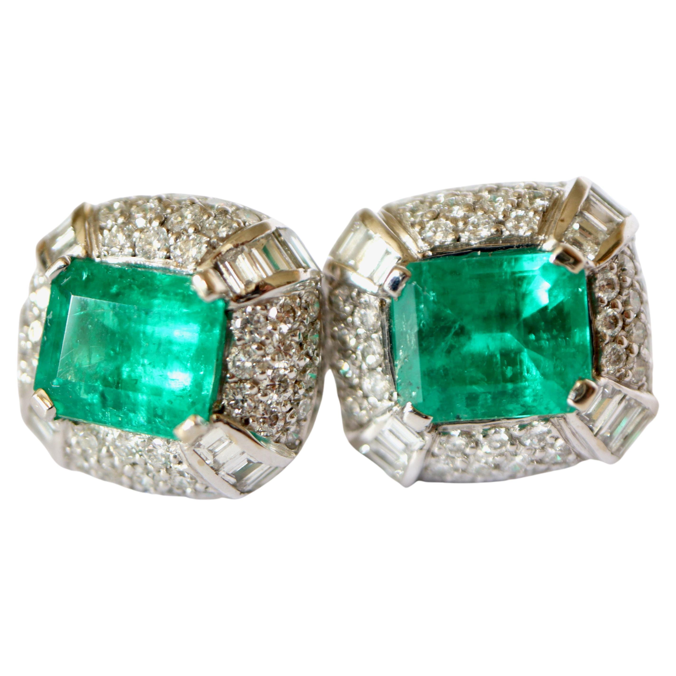 Clip-on earrings in 18 carat white gold with 6.15 carat emeralds and 2.43 carats diamonds
Clip-on earrings in 18-carat white gold holding in their center : one a 3.04-carat prong-set emerald and the other a 3.11-carat prong-set emerald, the two of