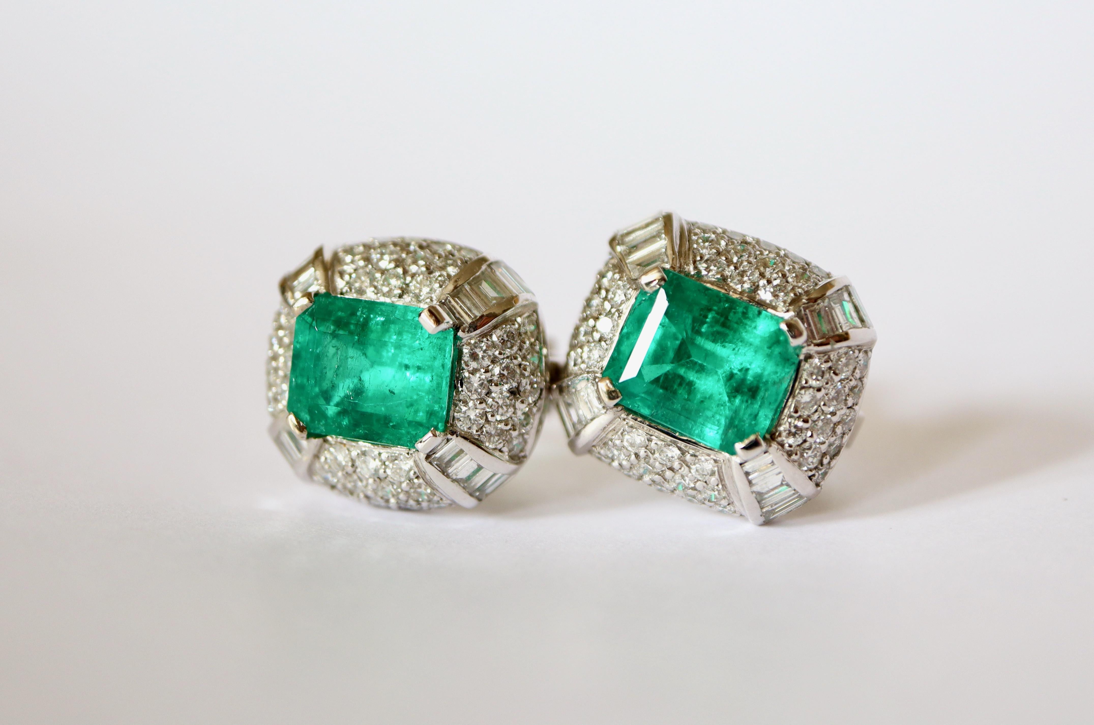 Earrings with Colombia Emeralds 6.15 Carats Diamonds 2.43 carats clip-on earring In Good Condition For Sale In Paris, FR