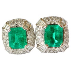 Boucles d'oreilles à clip avec émeraudes de Colombie 6,15 carats et diamants 2,43 carats