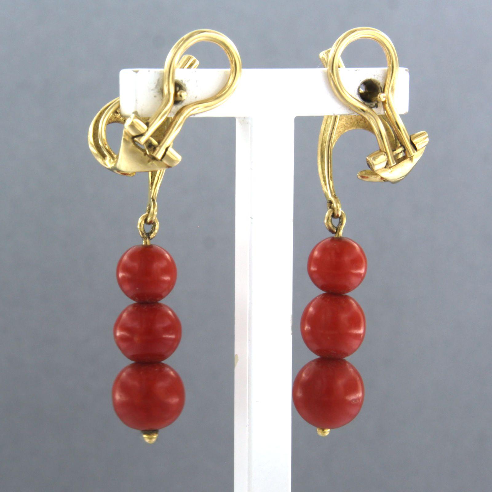 Women's Earrings with coral - 7.2 grams - 18k yellow gold For Sale