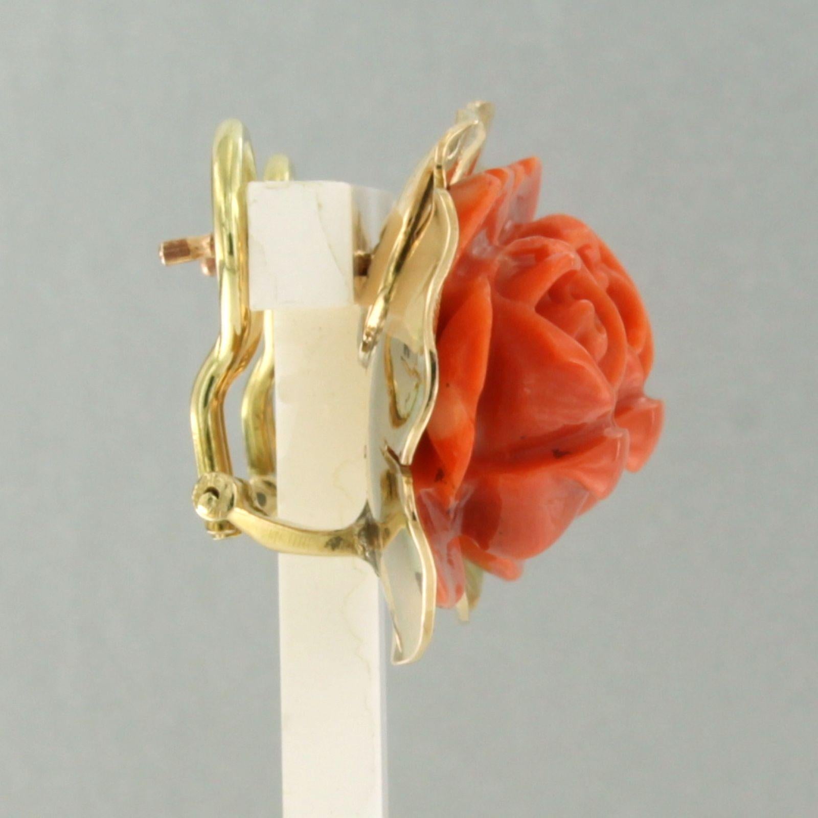 Apogée victorien Boucles d'oreilles avec corail - 7,6 grammes d'or jaune 14k en vente