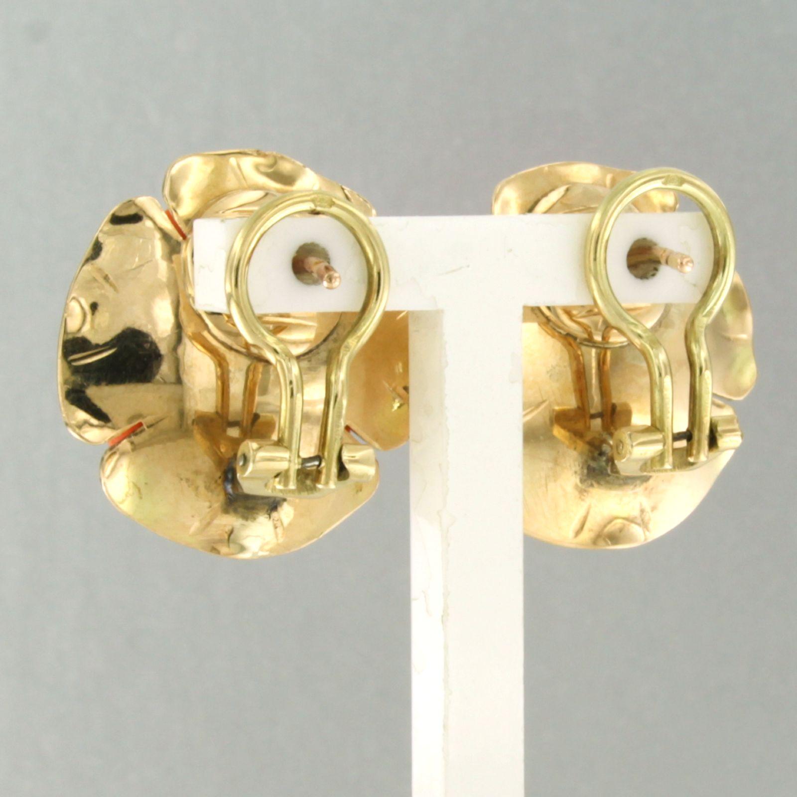 Boucles d'oreilles avec corail - 7,6 grammes d'or jaune 14k Excellent état - En vente à The Hague, ZH