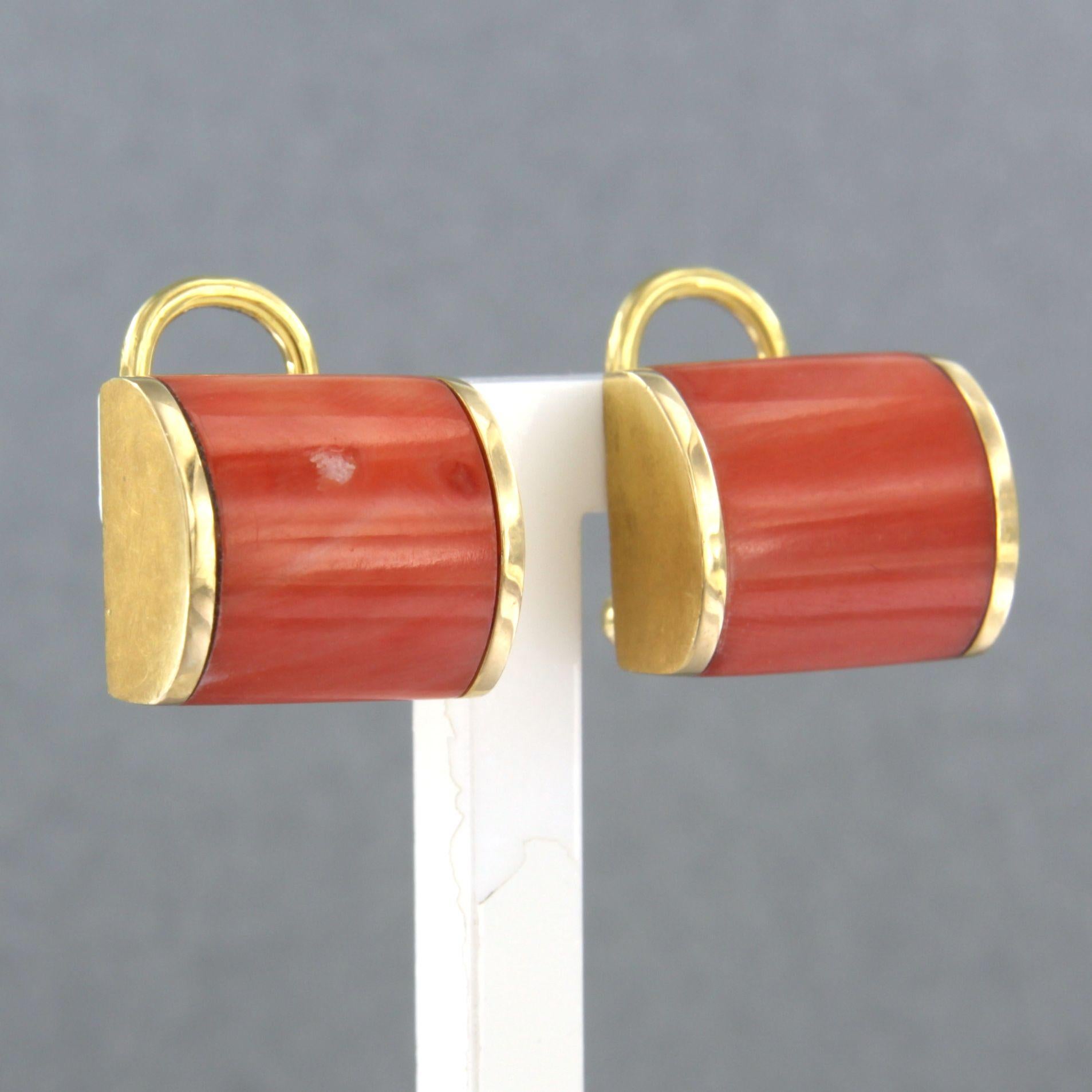 Boucles d'oreilles avec rubis de corail - 13,1 grammes - or jaune 18 carats Unisexe en vente