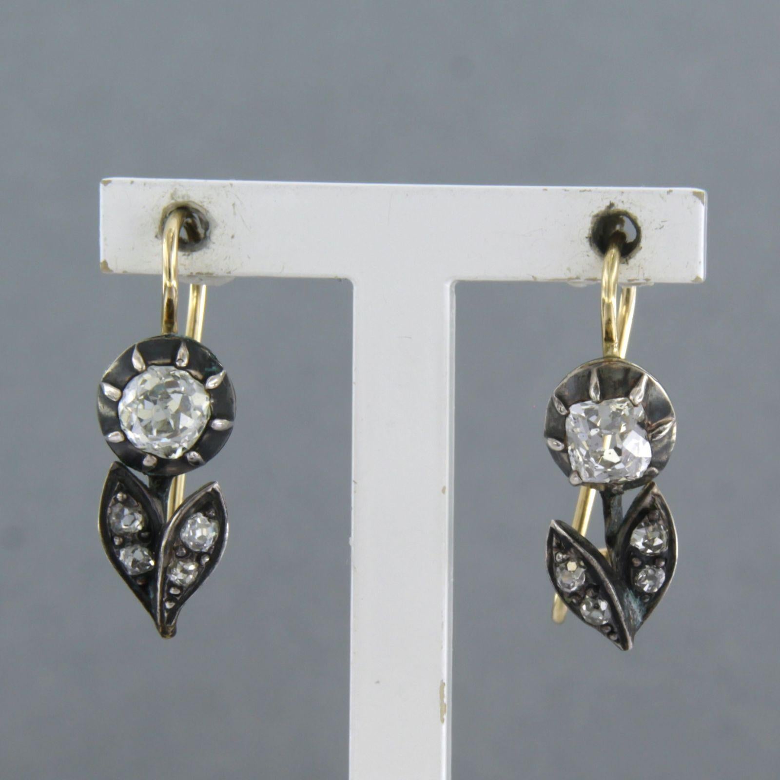 14k gold with silver earrings set with bolshevik cut diamonds. 1.10ct - F/G - SI/P

detailed description:

the top of the ear studs is 2.1 cm long by 6.7 mm wide

weight 3.0 grams

set with

- 2 x 4.5 mm x 4.5 mm bolshevik cut diamonds

color