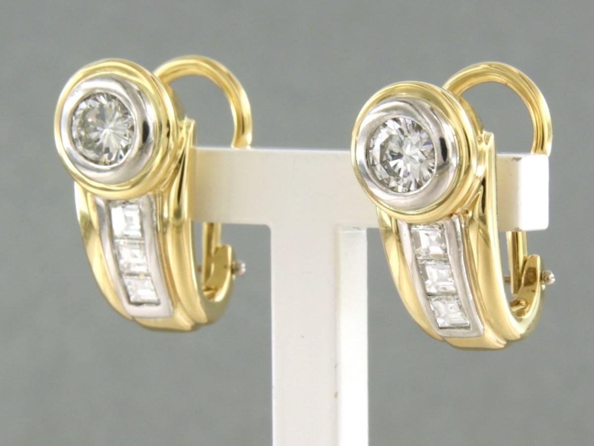 Ohrringe mit Diamanten aus 18 Karat zweifarbigem Gold (Brillantschliff) im Angebot