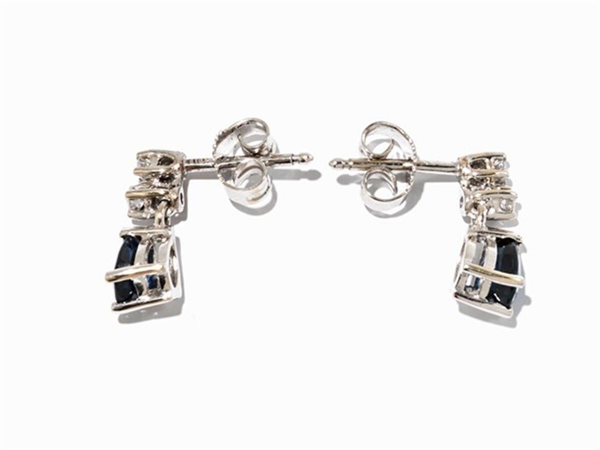 Earrings with Diamonds and Sapphires, 14 Karat White Gold In Good Condition For Sale In Bad Kissingen, DE