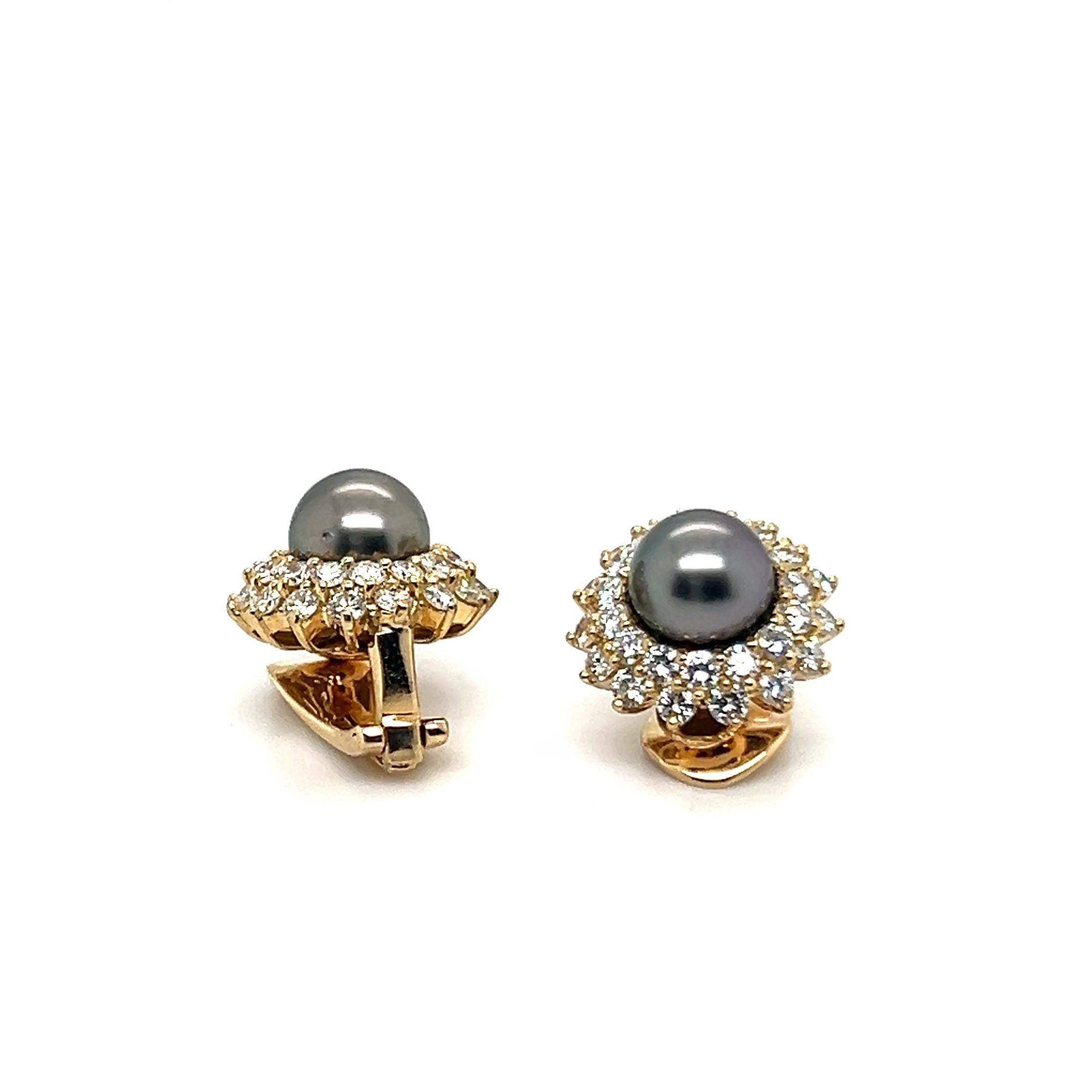 Modern Earrings with Diamonds and Tahitian Pearls in Yellow Gold For Sale