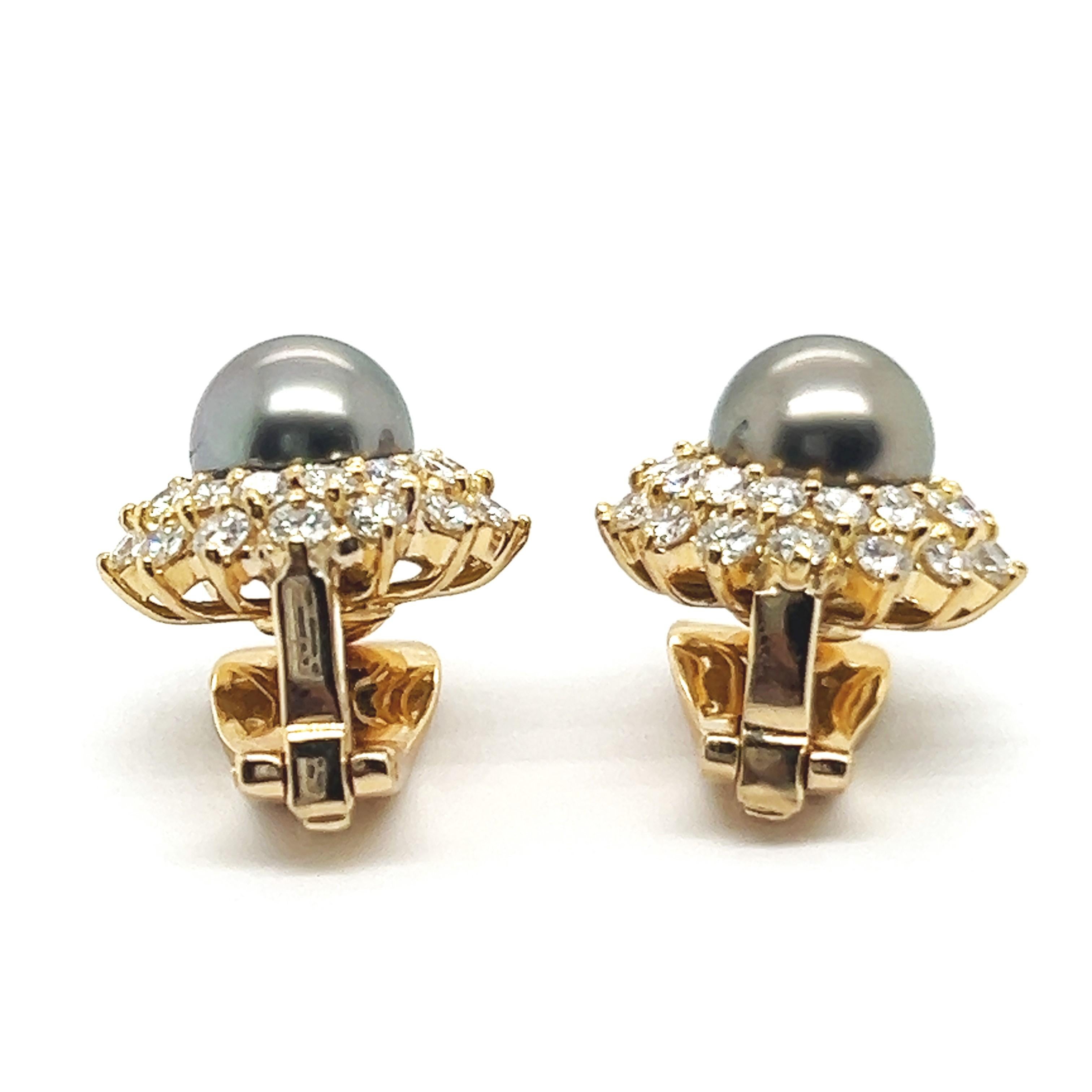 Women's or Men's Earrings with Diamonds and Tahitian Pearls in Yellow Gold For Sale