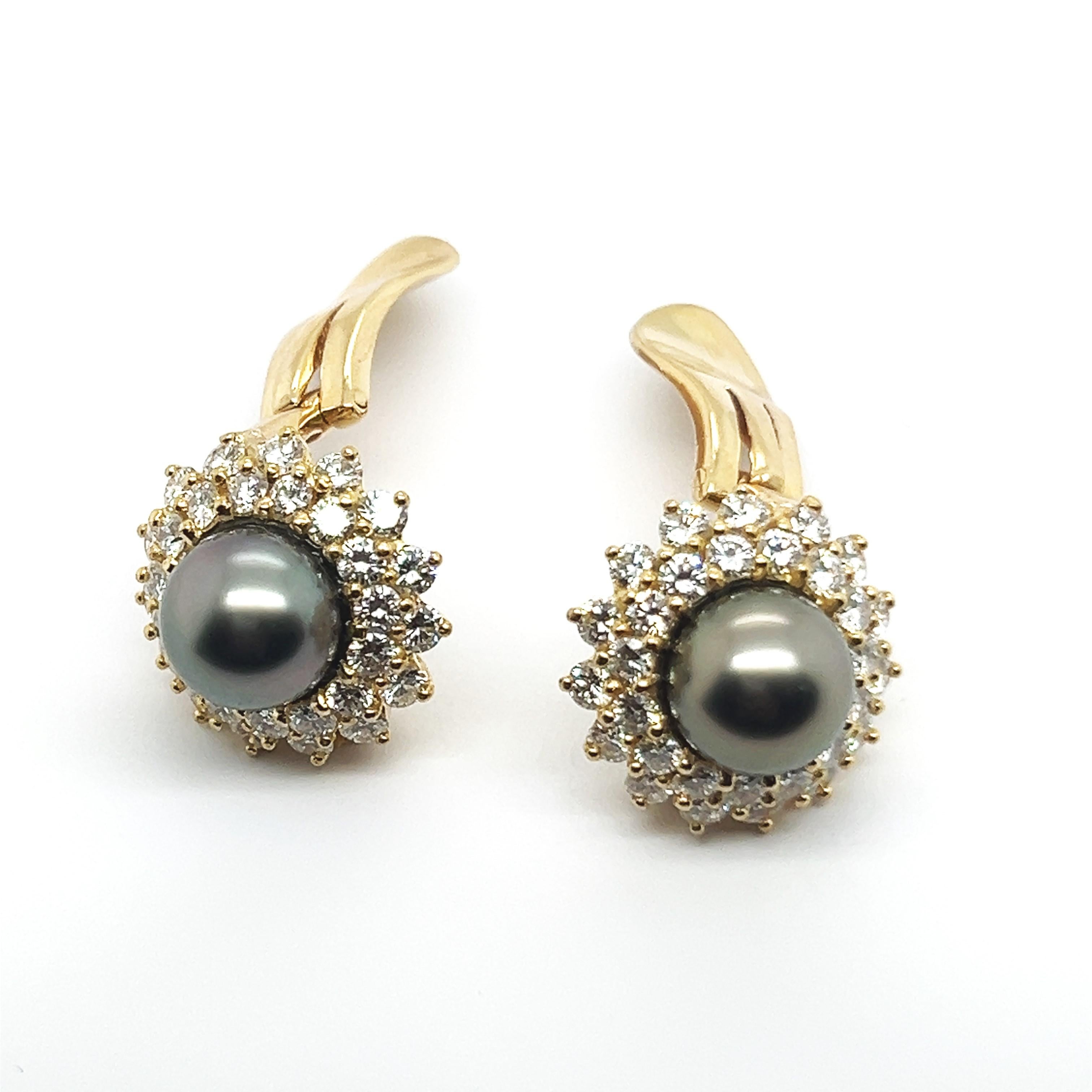 Earrings with Diamonds and Tahitian Pearls in Yellow Gold For Sale 2