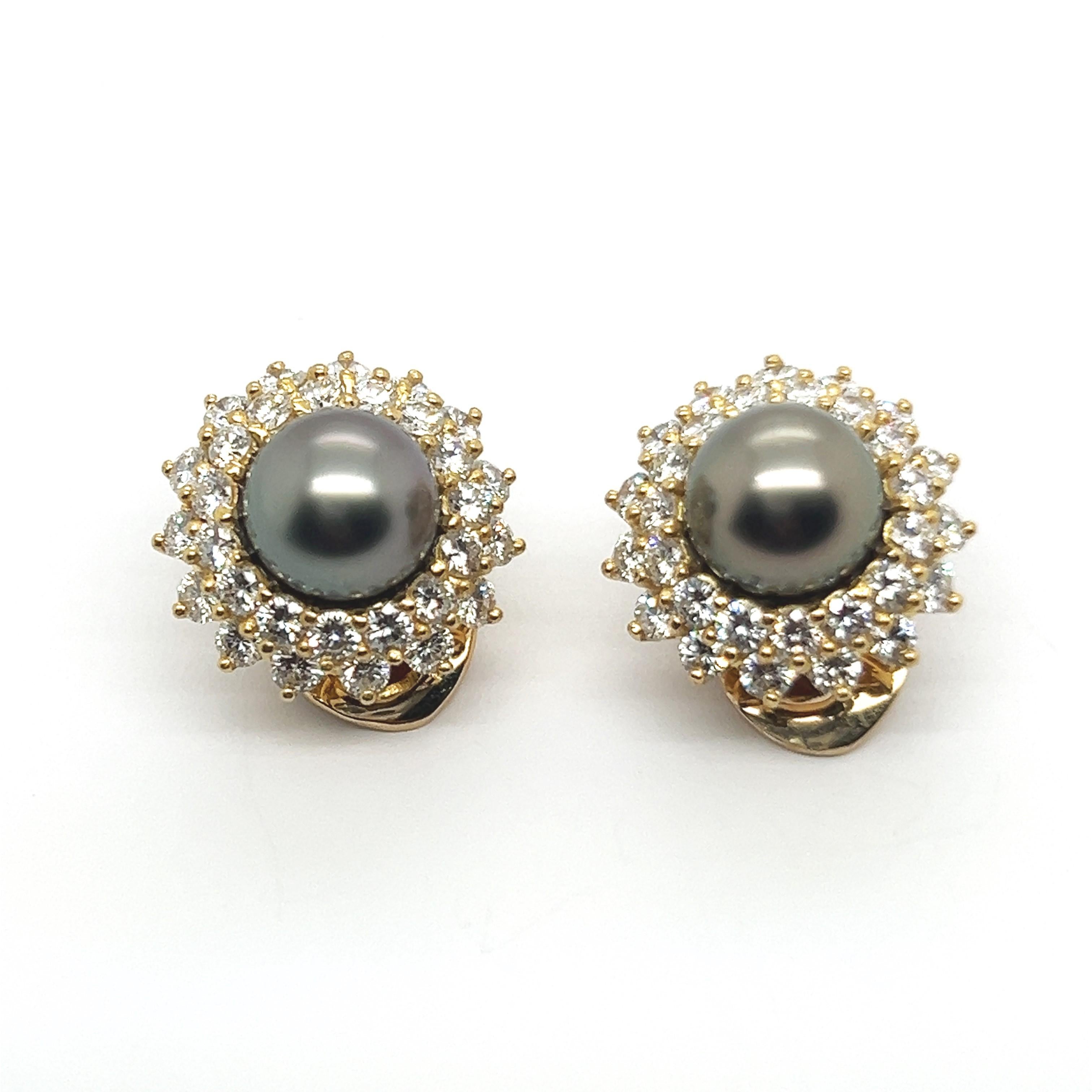 Earrings with Diamonds and Tahitian Pearls in Yellow Gold For Sale 3