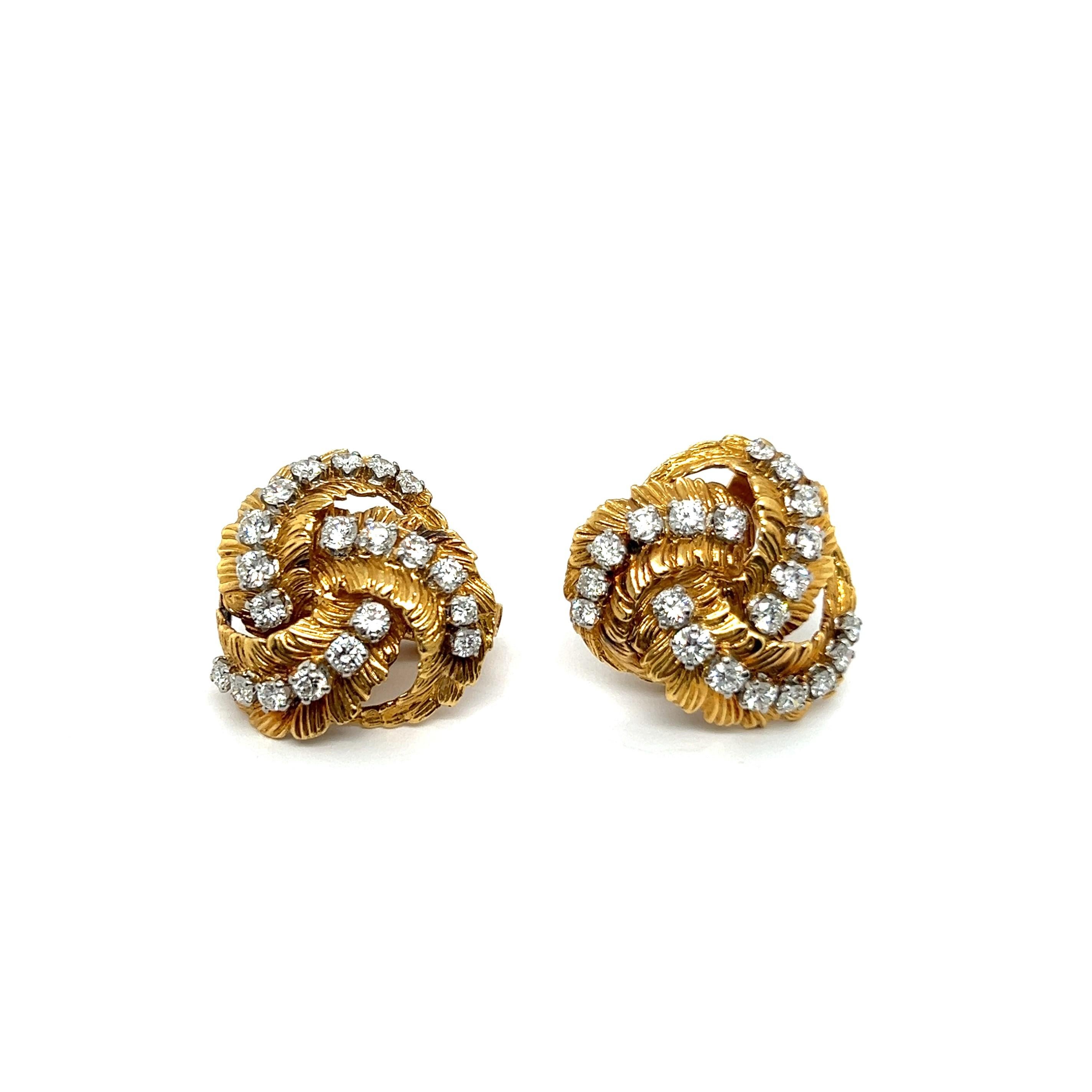 Earrings with Diamonds in 18 Karat Yellow Gold by Gübelin For Sale 5