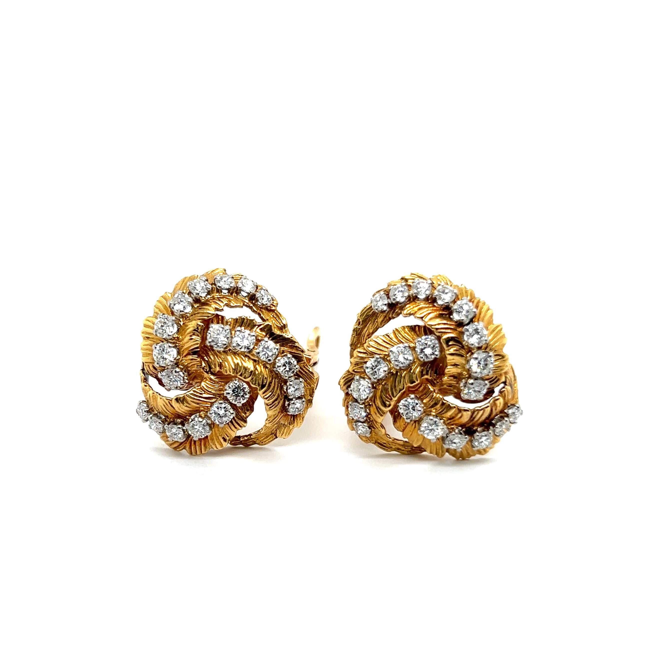 Modern Earrings with Diamonds in 18 Karat Yellow Gold by Gübelin For Sale