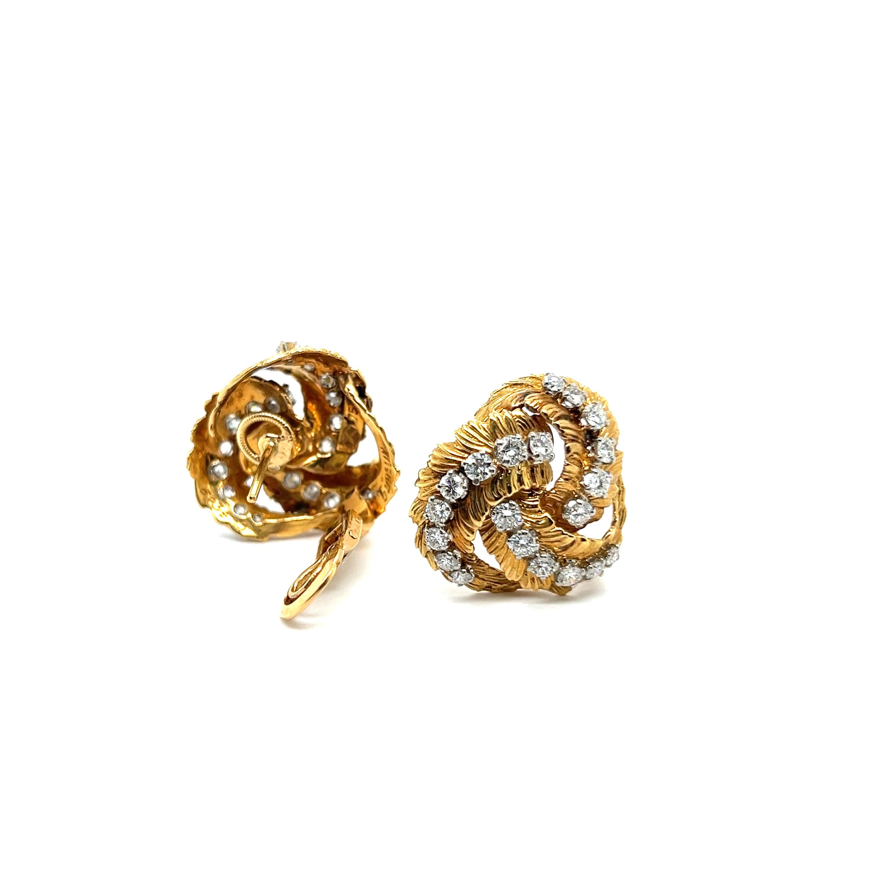 Women's or Men's Earrings with Diamonds in 18 Karat Yellow Gold by Gübelin For Sale