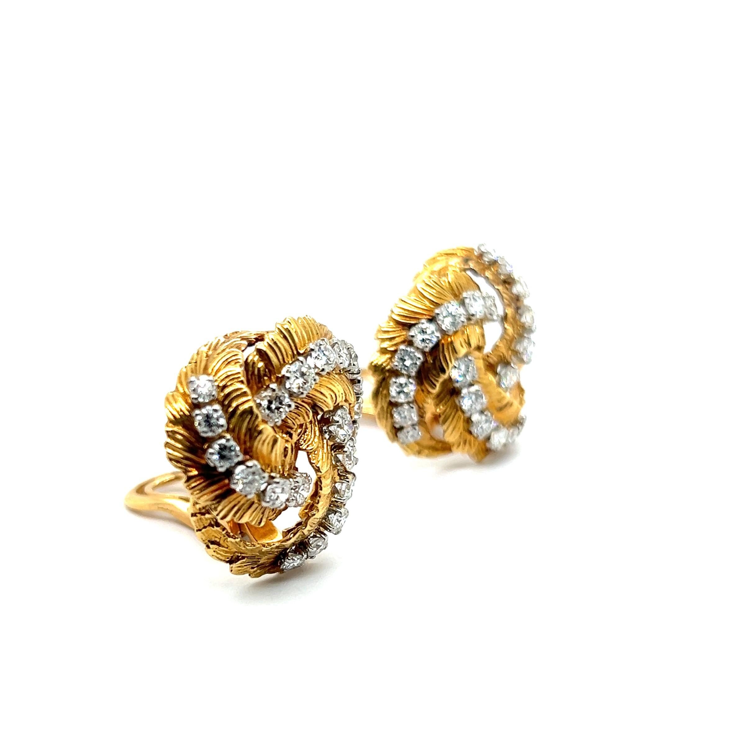 Earrings with Diamonds in 18 Karat Yellow Gold by Gübelin For Sale 2