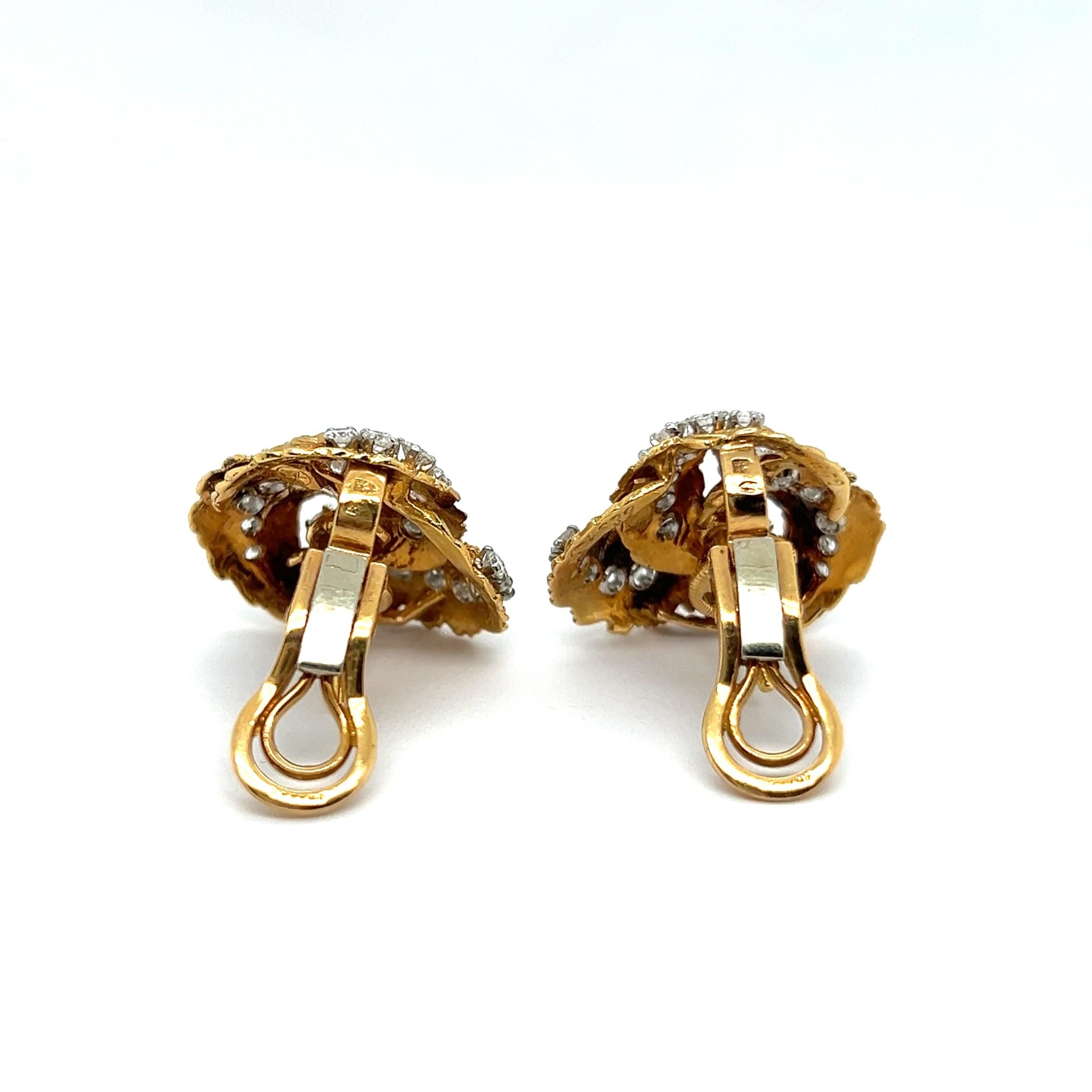 Earrings with Diamonds in 18 Karat Yellow Gold by Gübelin For Sale 3