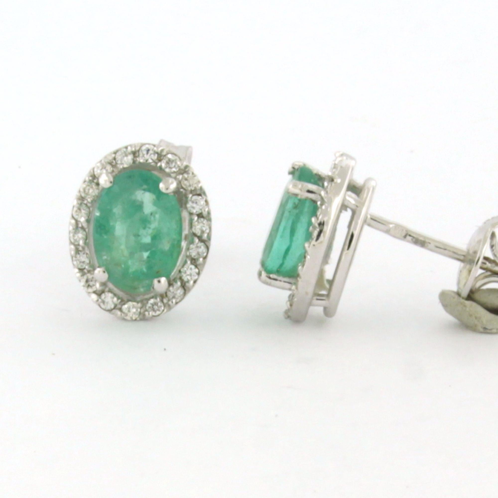 Boucles d'oreilles avec émeraude et diamants taille brillant jusqu'à 0,20ct or 14k 2,5 grammes Unisexe en vente