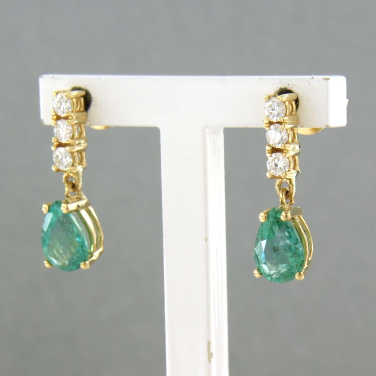 Brilliant Cut Earrings with emerald and diamonds 18k yellow gold For Sale