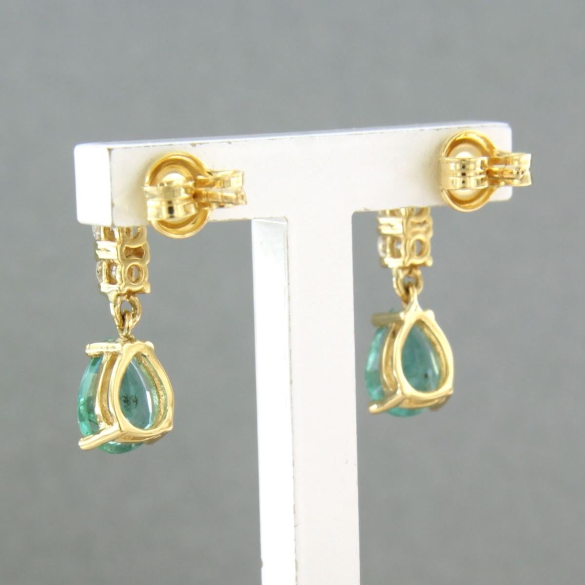 Earrings with emerald and diamonds 18k yellow gold In New Condition For Sale In The Hague, ZH