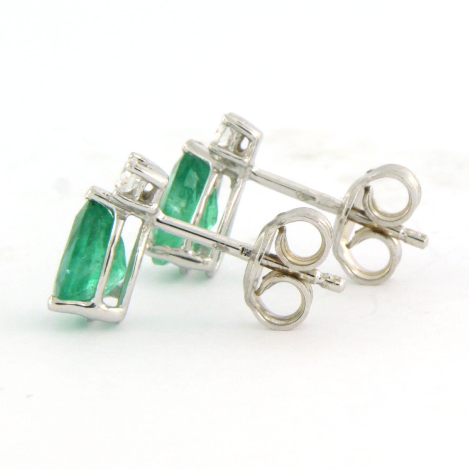 Ohrringe mit Smaragd bis zu 1,30 ct und Diamanten im Brillantschliff 18k Gold im Angebot 2